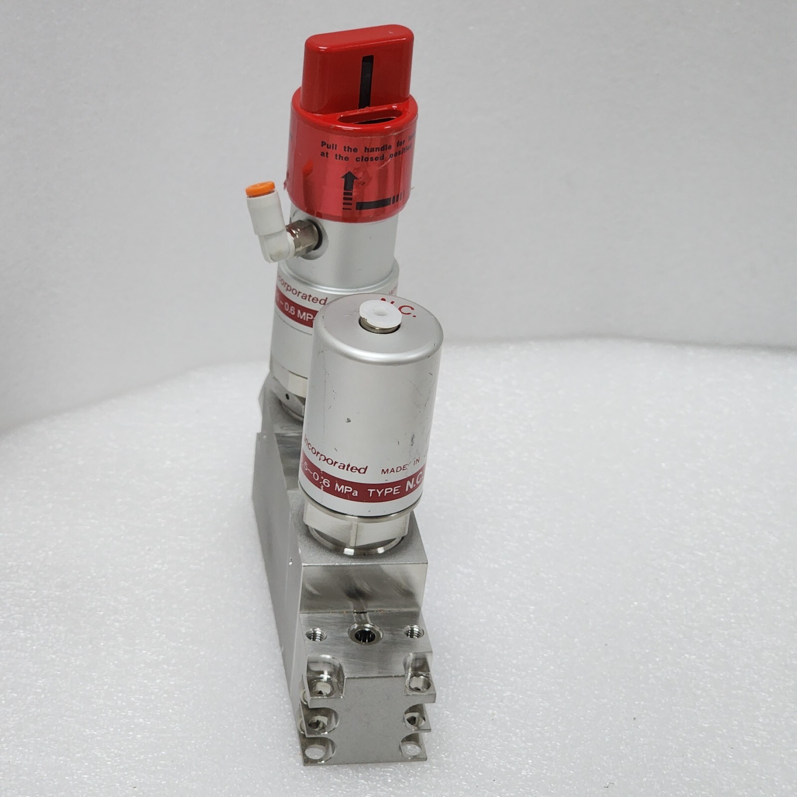 Lam 766-077821-103 Rev E, Fujikin 2×0.5~0.6 MPa Valve Assy,Used,Jp+97211