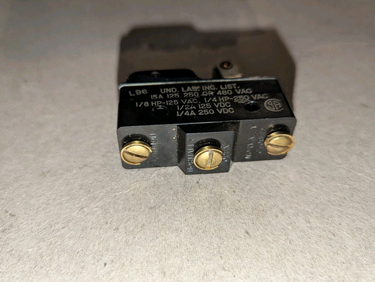 NEW GENUINE UND. LAB. L96, BZ-2RW82255-A2-S MICRO SWITCH 15A 125, 250 OR 480 VAC