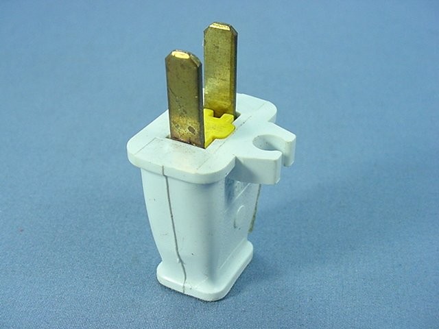 Cooper SA840W White Plug w/ Cord Clip 15A Non-Polarized 1-15P Bulk Non-Grounding
