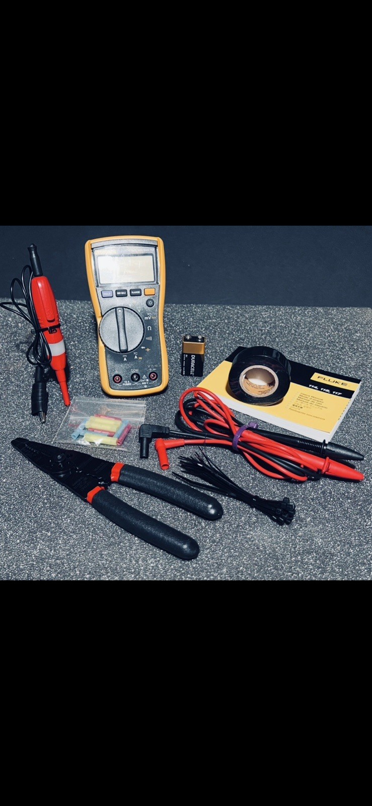 Fluke 115 TRMS Digital Multimeter With Plastic Yellow Protecting Case & Extras