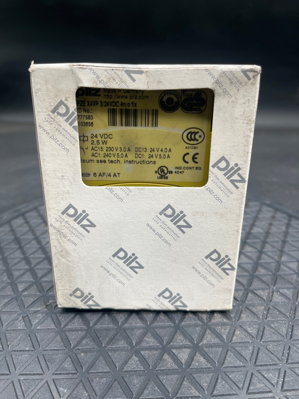 PILZ PZE X4VP Safety Relay 3/24VDC NEW