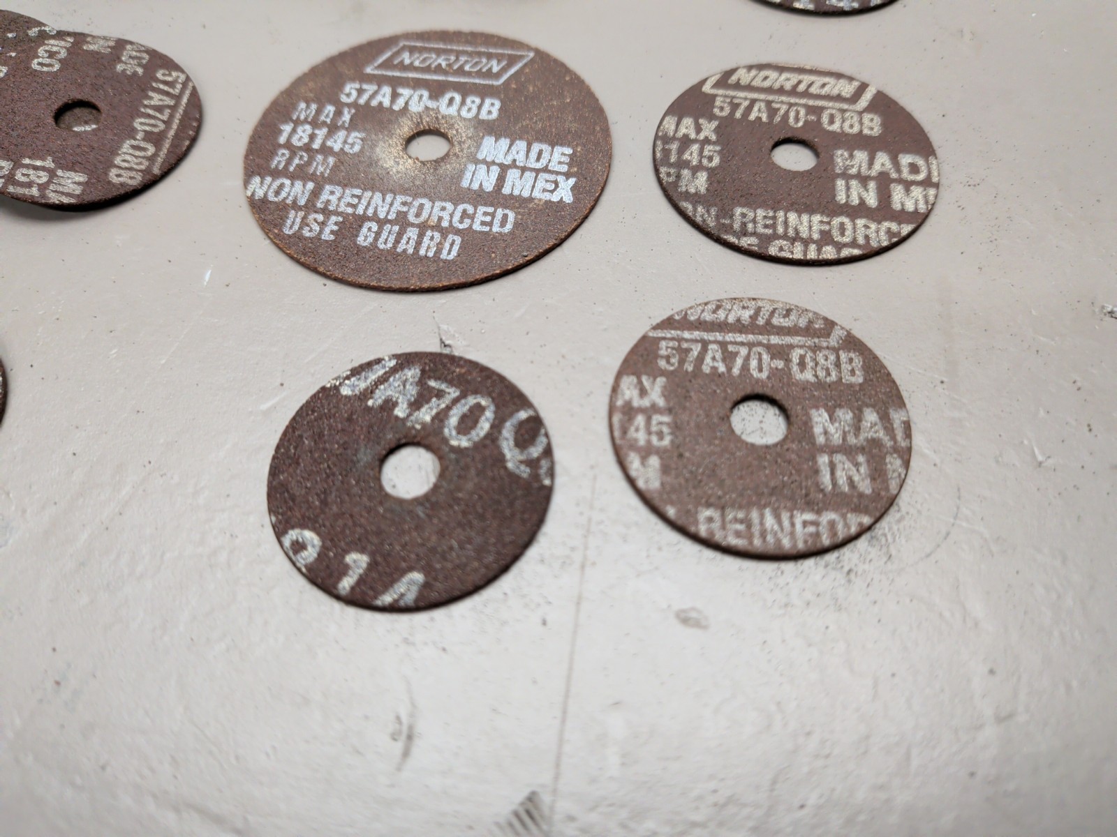 NOS NORTON ABRASIVE CUT-OFF WHEELS, 2″, 1-1/2″, 1-1/4″ Dia, 1/4″ ARBOR 250PCS