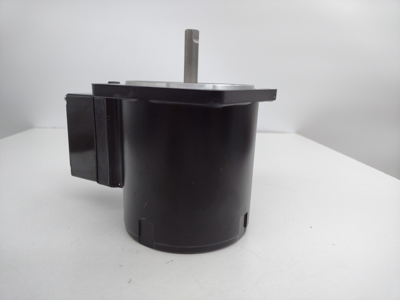 *** STC Sertec TIM-H8A25SPQ302 Induction Motor 25W 100V 1200/1450RPM w two screw
