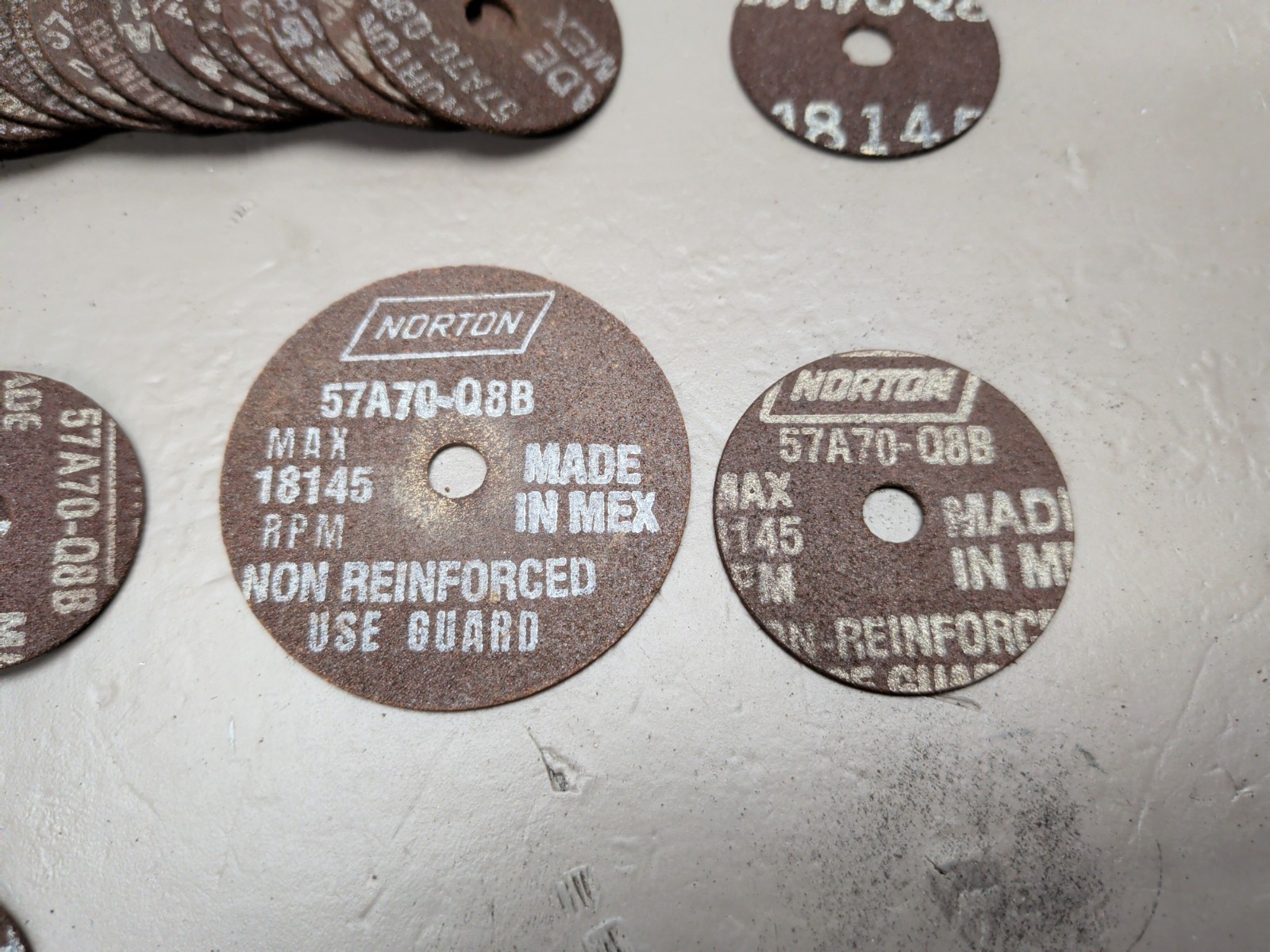 NOS NORTON ABRASIVE CUT-OFF WHEELS, 2″, 1-1/2″, 1-1/4″ Dia, 1/4″ ARBOR 250PCS