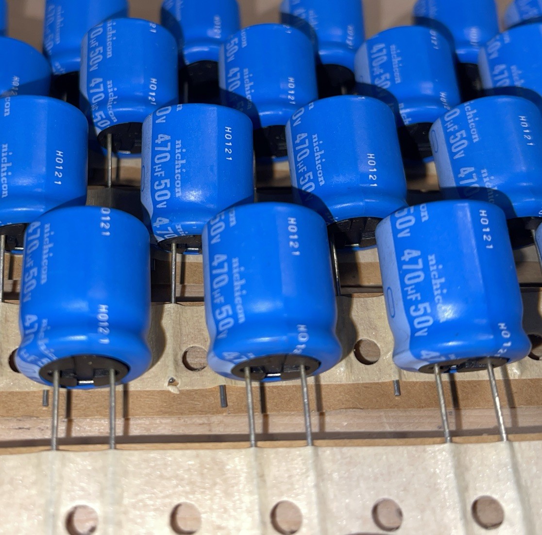10x Nichicon UBT 470uF 50V 125°C Low ESR 90mΩ RM7.5 Elko NOS Repair PSU