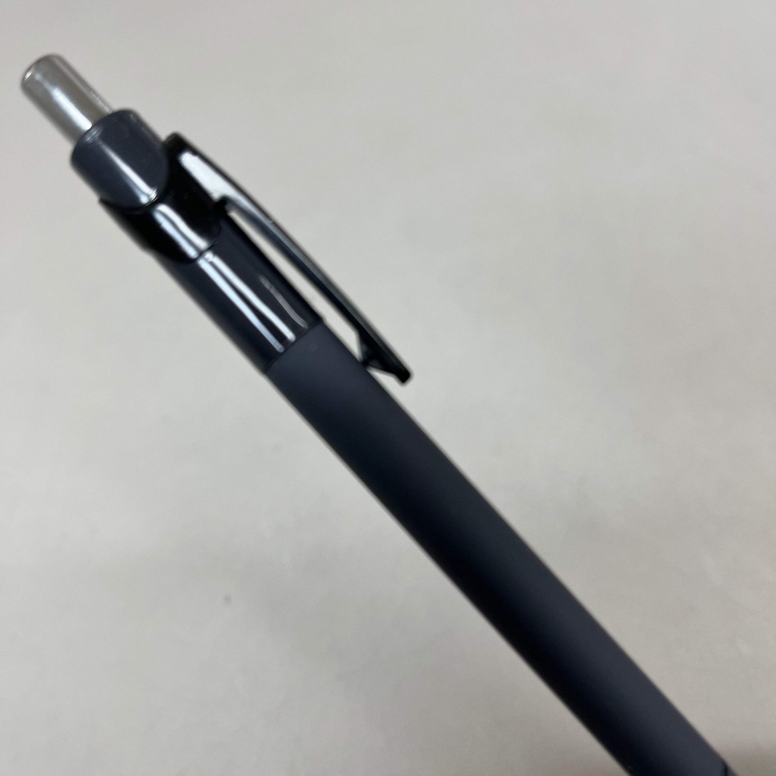 STAPLES (2 PACK, 12 EACH) Retractable Ballpoint Pens Medium Point Black Ink 1826
