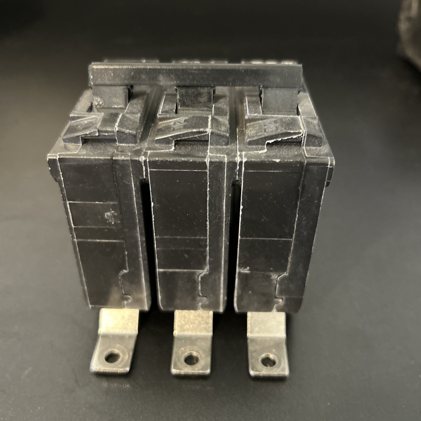 SIEMENS 3 Pole 15A / 22kA / Bolt On / HACR TYPE / / B315H/ Circuit Breaker