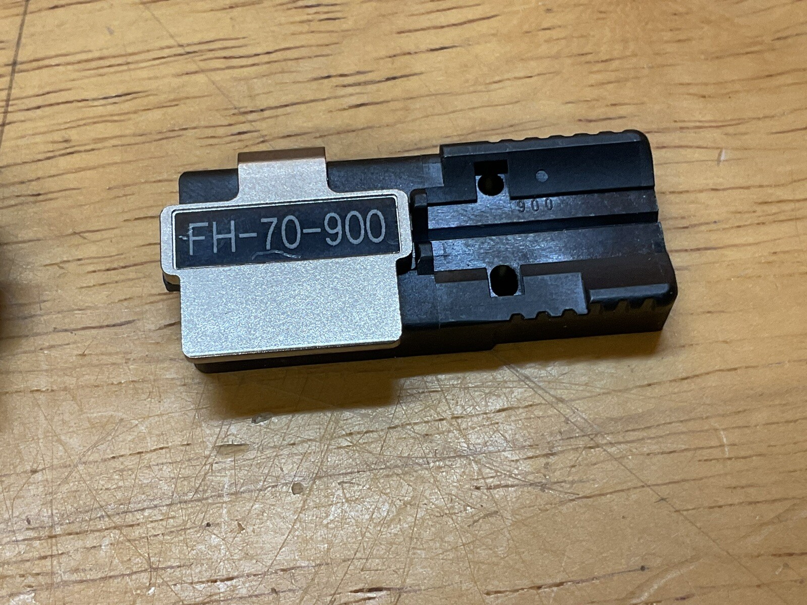 Fujikura FH-70-900 Pair Of 900um Fiber Holders