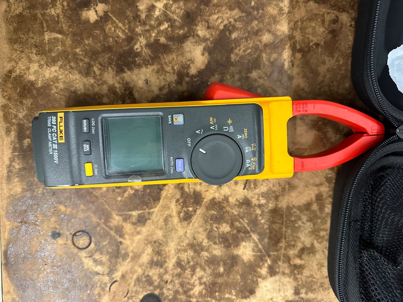 393 FC CAT III 1500V TRMS Clamp Meter with case & Leads