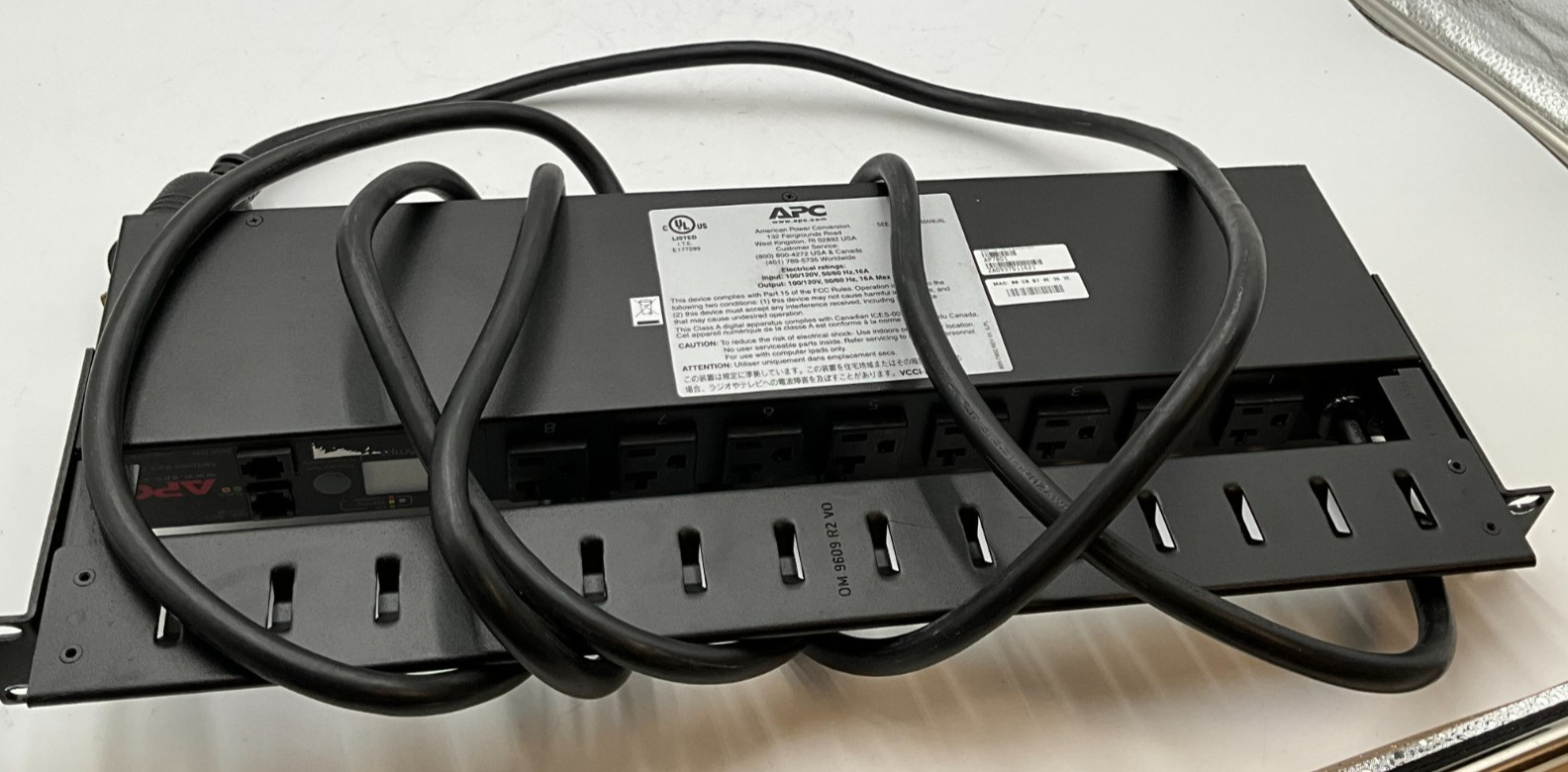 APC AP7801 – Rack PDU, Metered, 1U, 20A, 120V, (8) 5-20