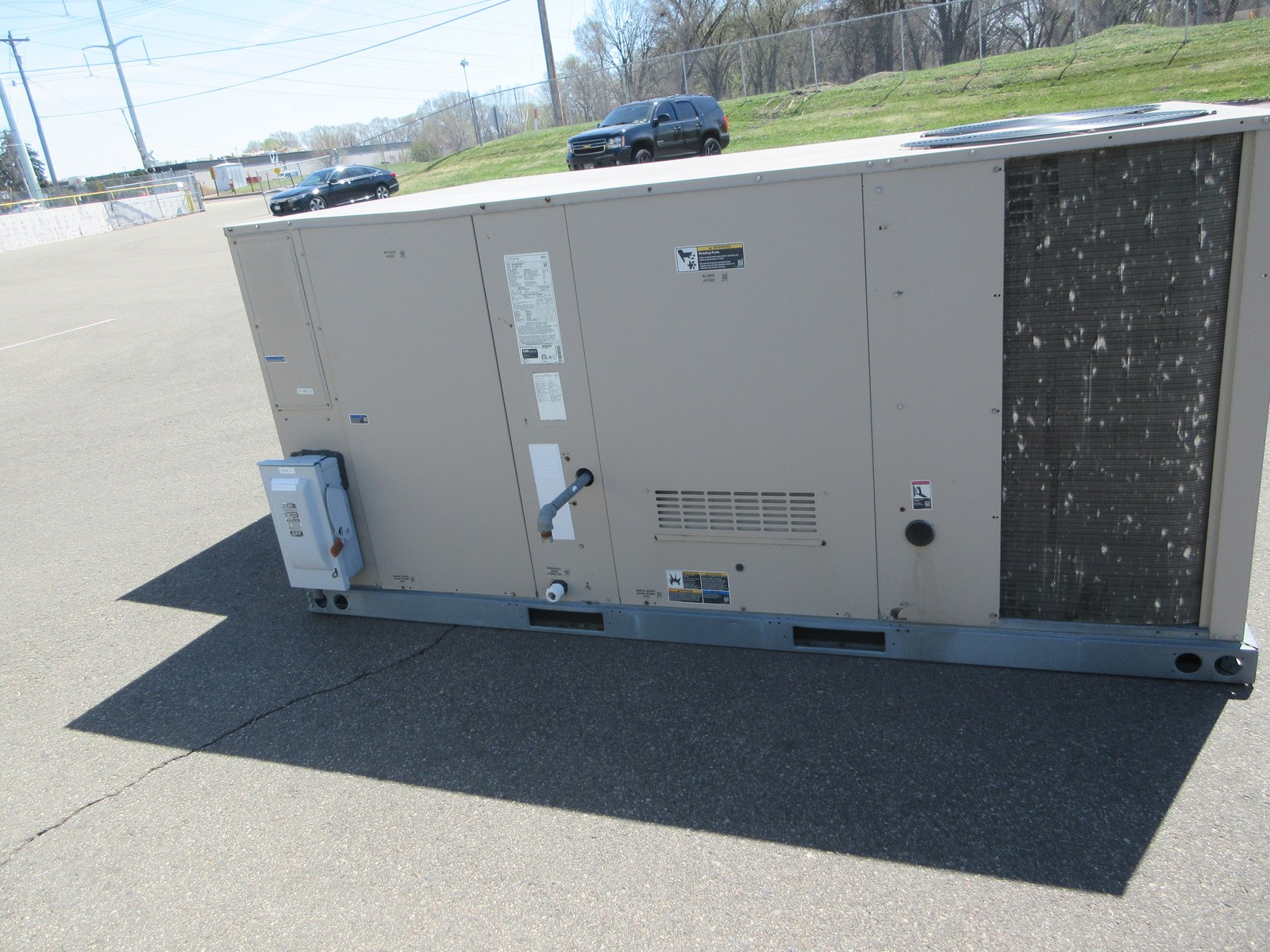 Lennox Rooftop Unit KGA092S4BM1Y 7.5-Ton 208/230V 60Hz 3Ph Medium Gas Heat Used