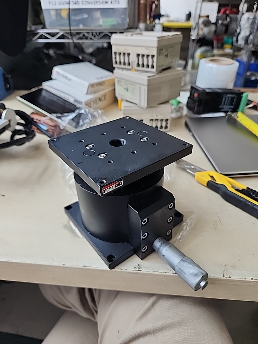 Sigma Koki TSD-1003, Z-Axis Manual Lifting Stage ±20mm 100mm x 100mm