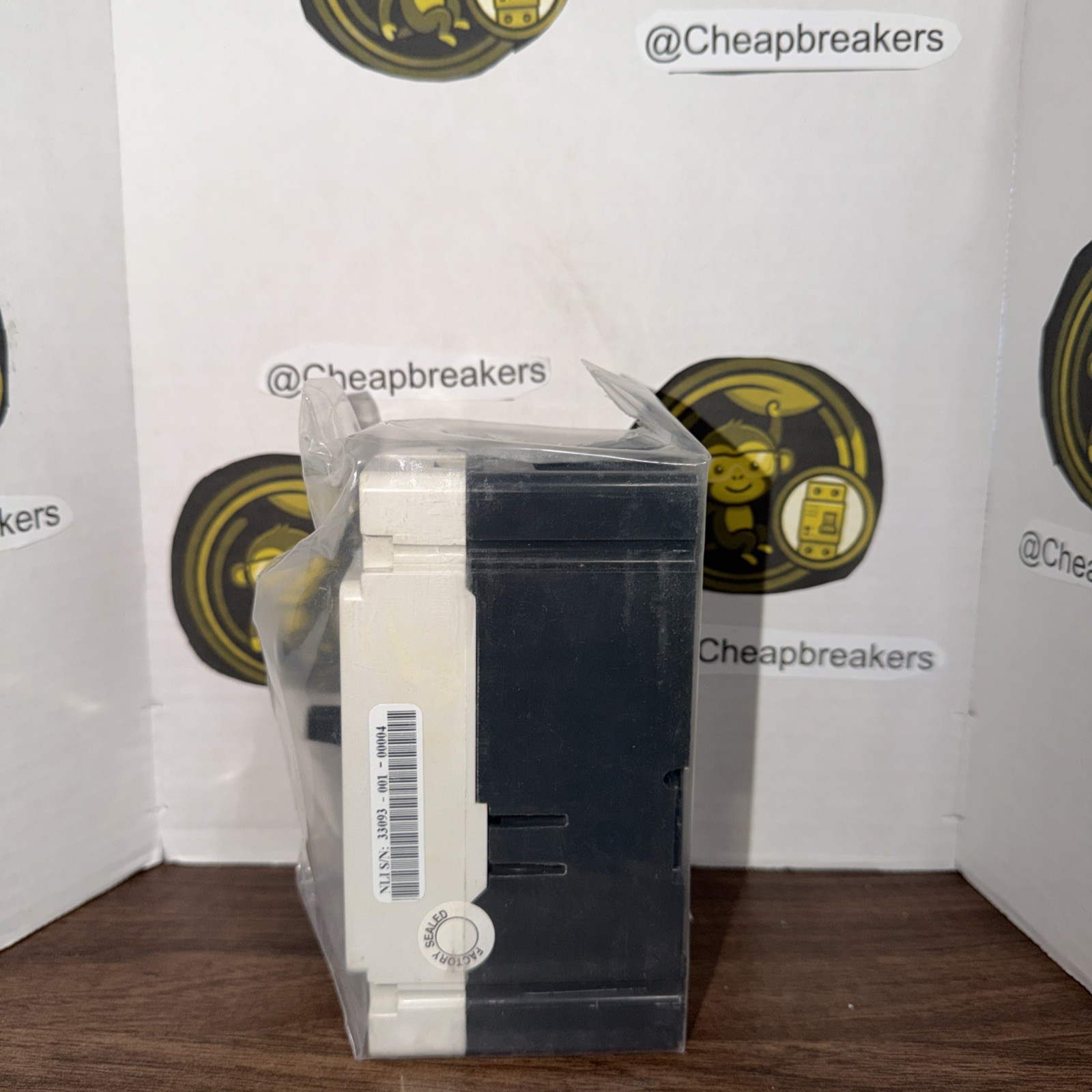 NEW IN BOX Eaton Circuit Breaker HFD 65k 2 Pole 30 Amp HFD2030L 6639C97G87