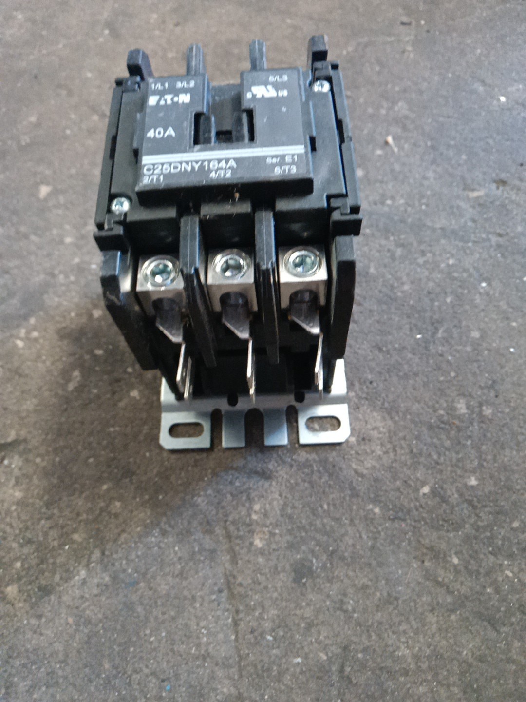 Eaton C25DNY164A Definite Purpose Contactor 3 Poles 110/120V AC 50/60HZ