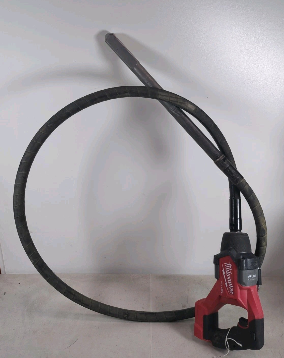Milwaukee 2911-20 M18 FUEL 8′ Concrete Pencil Vibrator