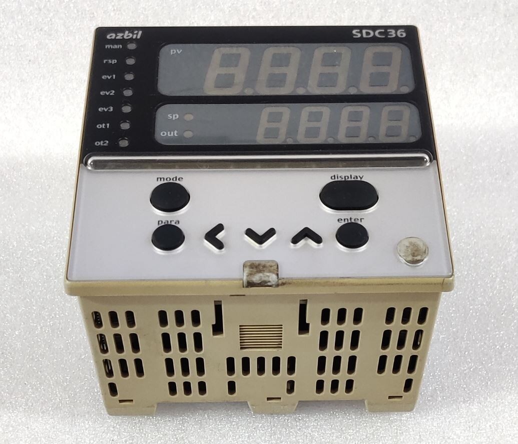 Azbil SDC36 Single Loop Controller C36TR1UA2100 AC100-240V 50-60Hz 12VA