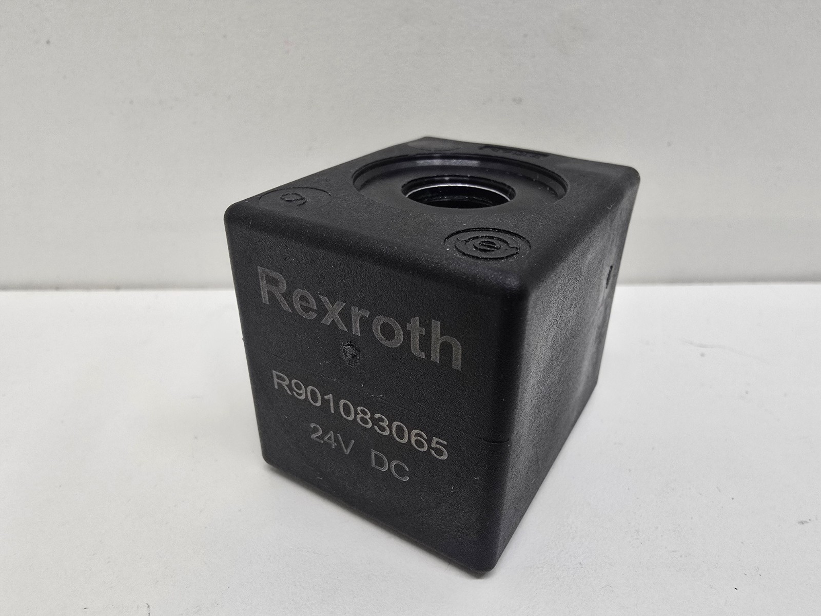 NEW OLD STOCK! REXROTH 24V DC SOLENOID VALVE COIL R901083065