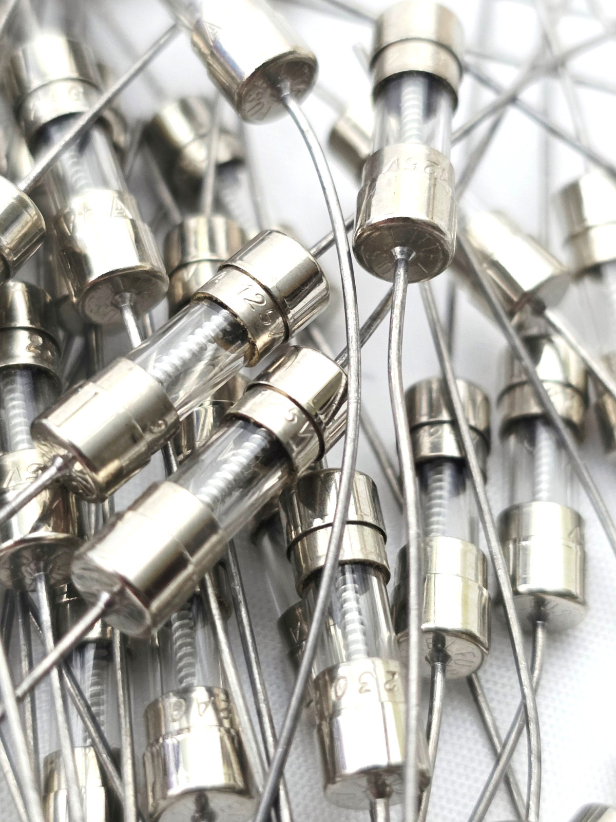 Lot of 60 Littelfuse 2AG 230004 125V 4 Amp Pigtail Glass Fuses 5×15 mm Slow Blow