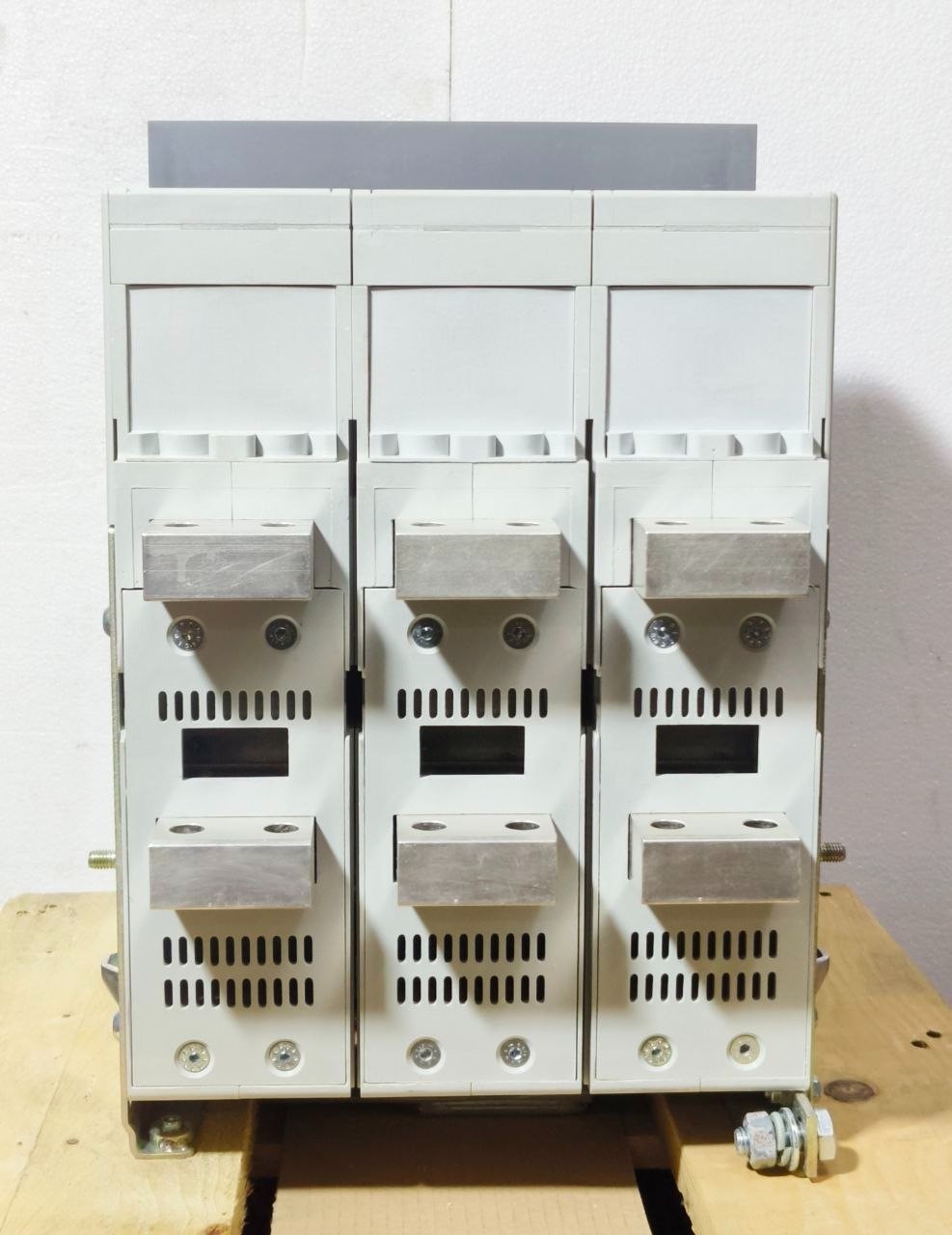 NEW🆕 ABB SACE EMAX E2N/E MS 1250A DC 3P DISCONNECT SWITCH CIRCUIT BREAKER