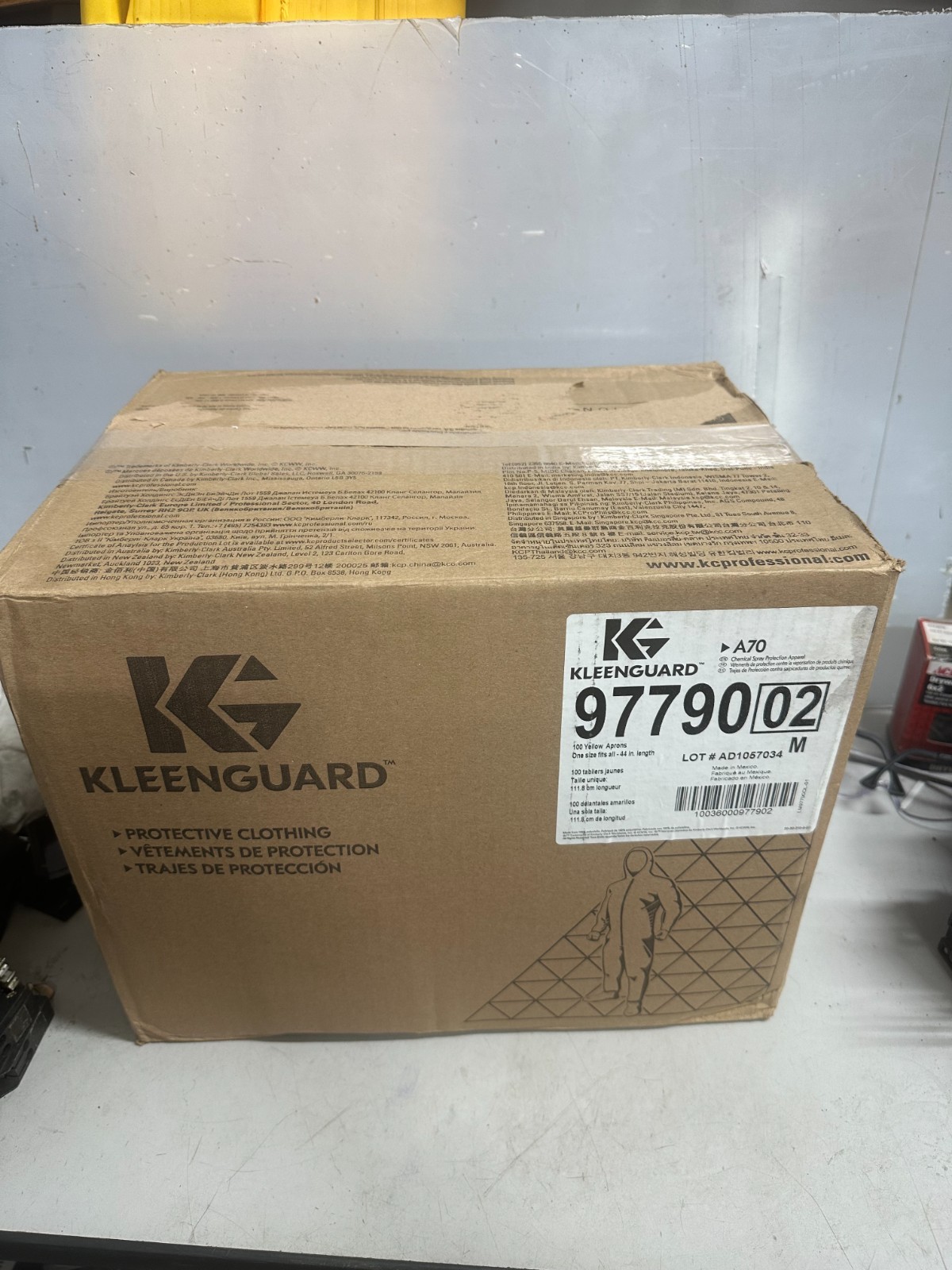 (100) KIMBERLY-CLARK 97790 Kleenguard Yellow A70 Chemical Protection Aprons NEW