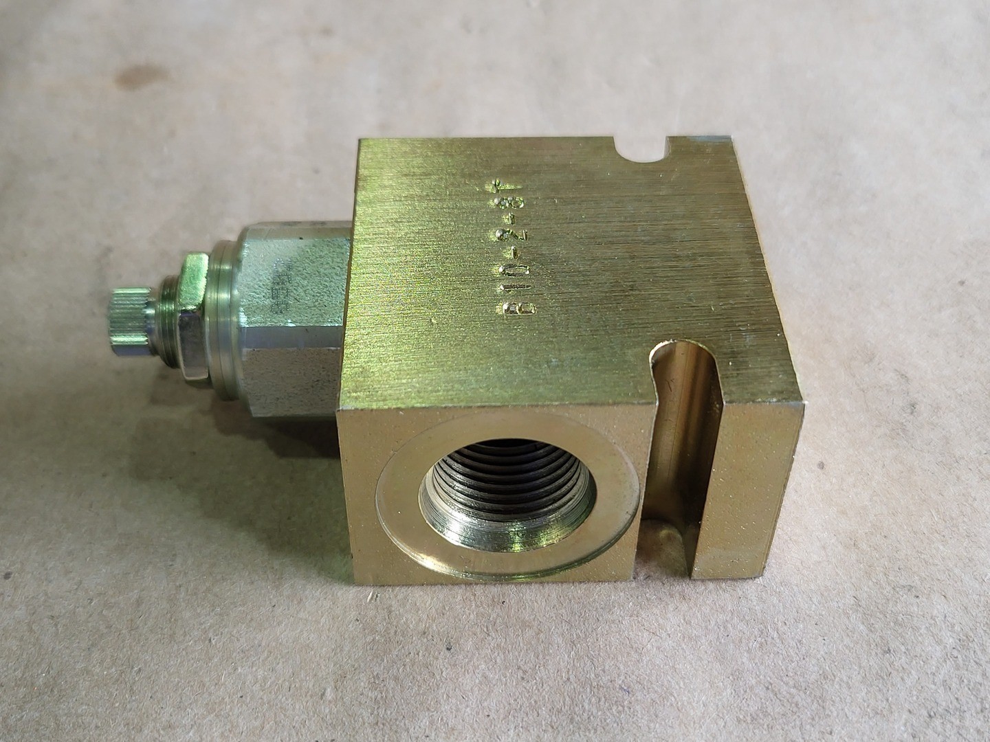 SURPLUS NEW PARKER B10-2-8T Valve Body – Parts & Components