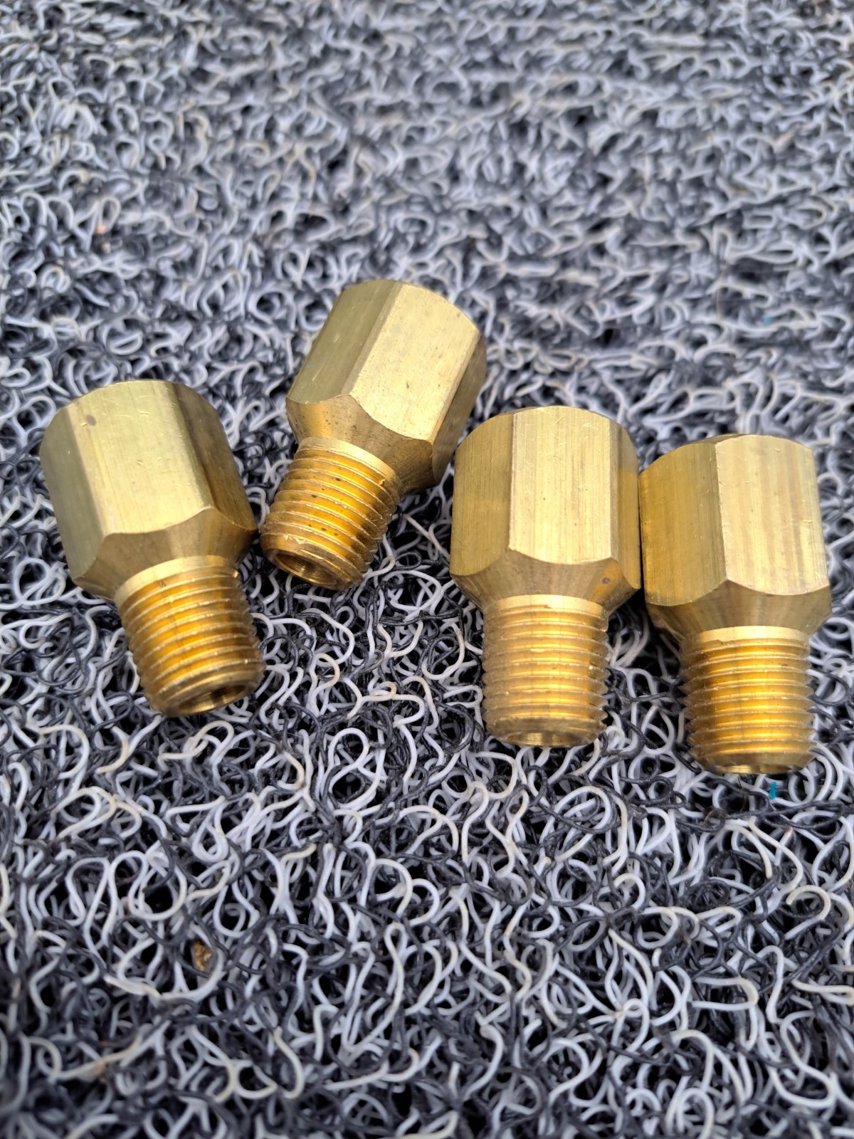3/8″ Push-In x 1/4″ Male NPT Adapter Brass Lot of 4