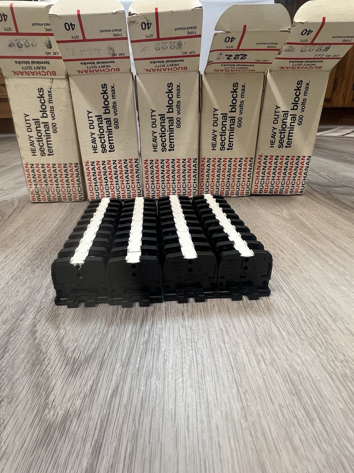 BUCHANAN 222 BU HEAVY DUTY BOX Of 40 600 VOLT SERIES 200 TERMINAL BLOCKS . NIB