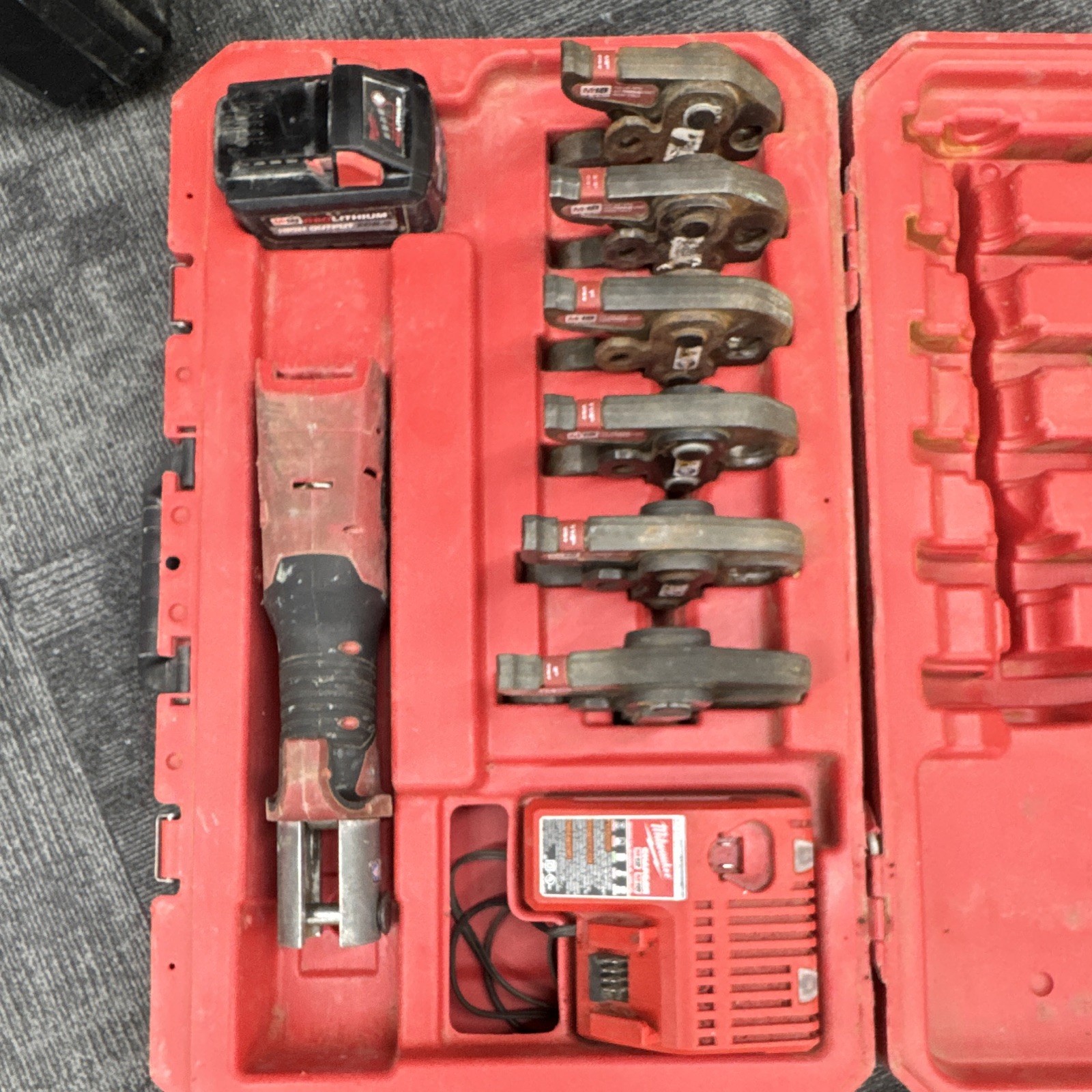 Milwaukee M18 FORCE LOGIC Press Tool Kit w/ Jaws, Battery, Charger, Case