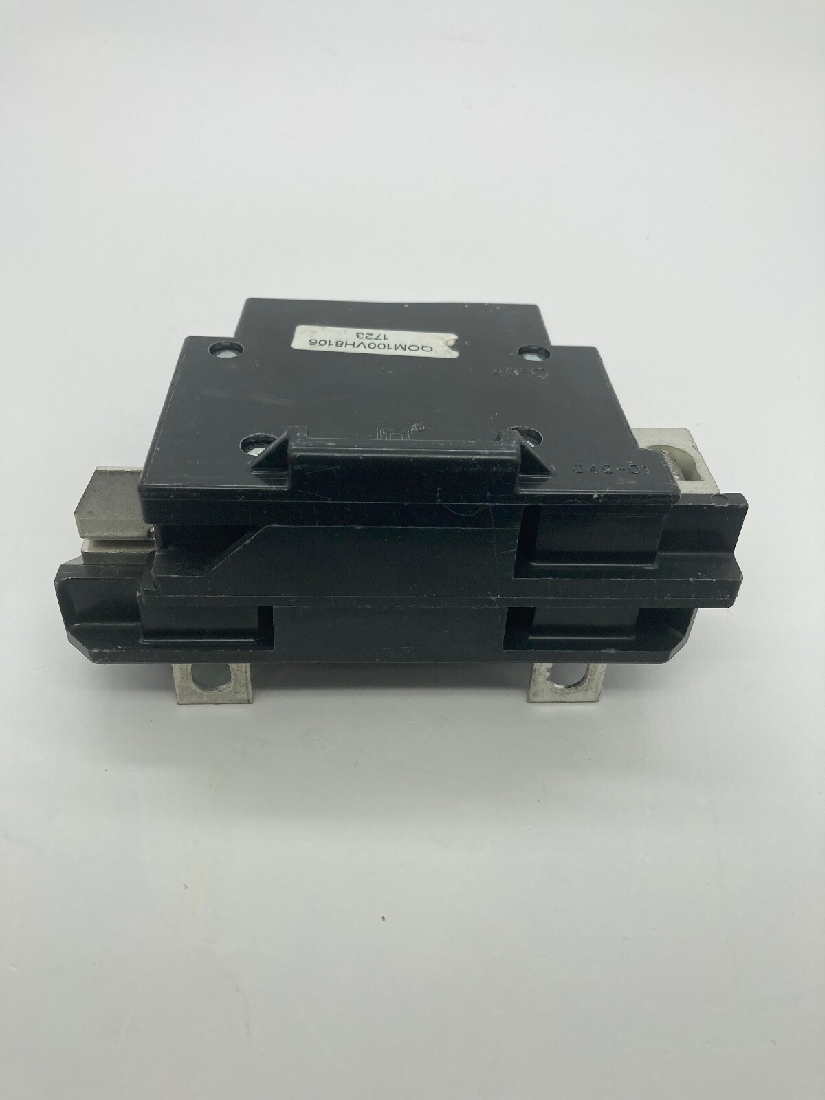 Square D QOM100VH8106 22kA 2 Pole 100 Amp QOM1 Bolt On Main Circuit Breaker NOS