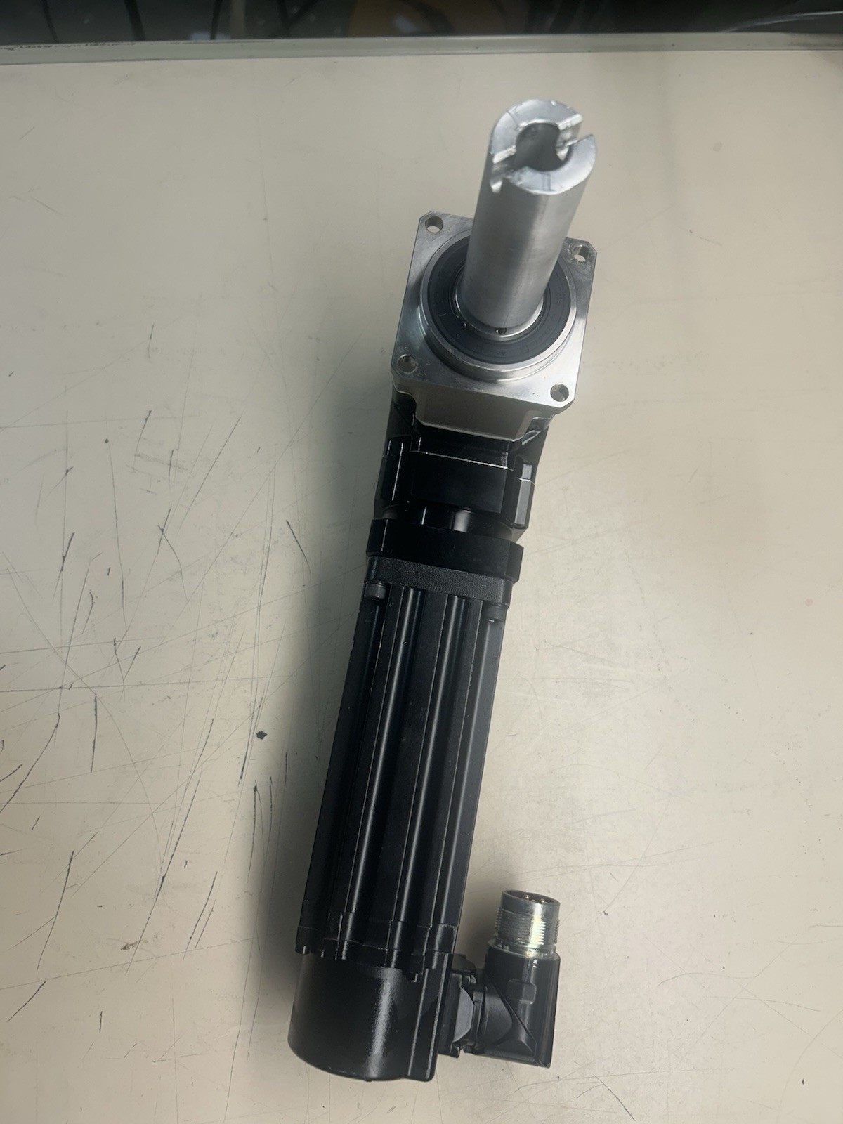 Allen-Bradley Cat VPL-B0633M-PJ12AA Kinetix VP Low Inertia Servo w/Apex Gear Box