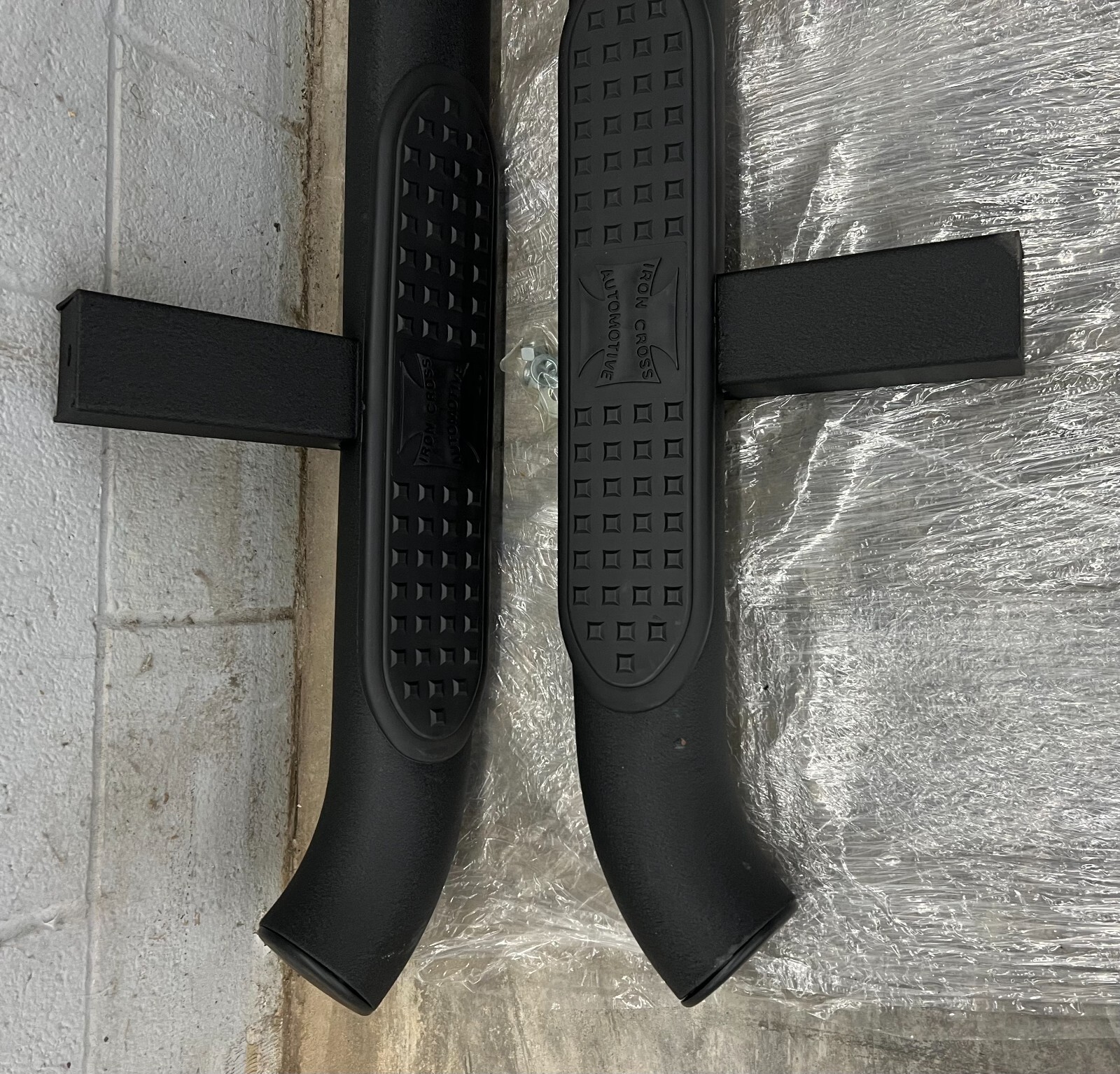 IRON CROSS 4″ TUBE STEPS 42-526-B COMPATIBLE WITH 2004-2013 CHEVY 1500 CREW CAB