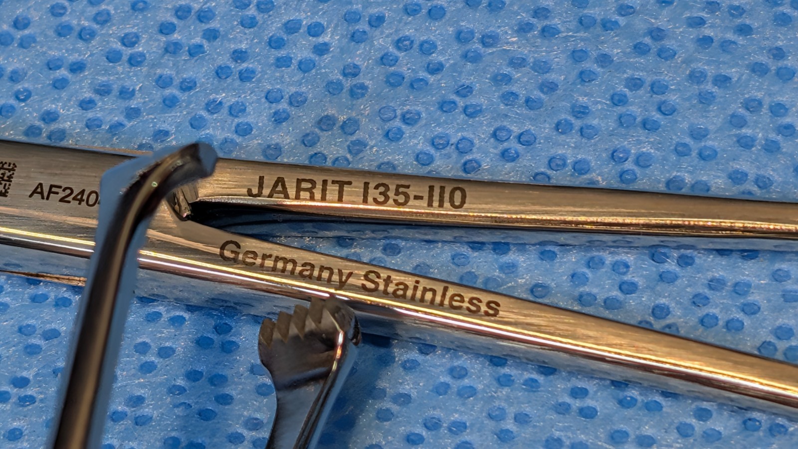 Integra Jarit 135-110 Allis Tissue Forceps 5 x 6 Teeth, Straight 7-3/8″ surgical