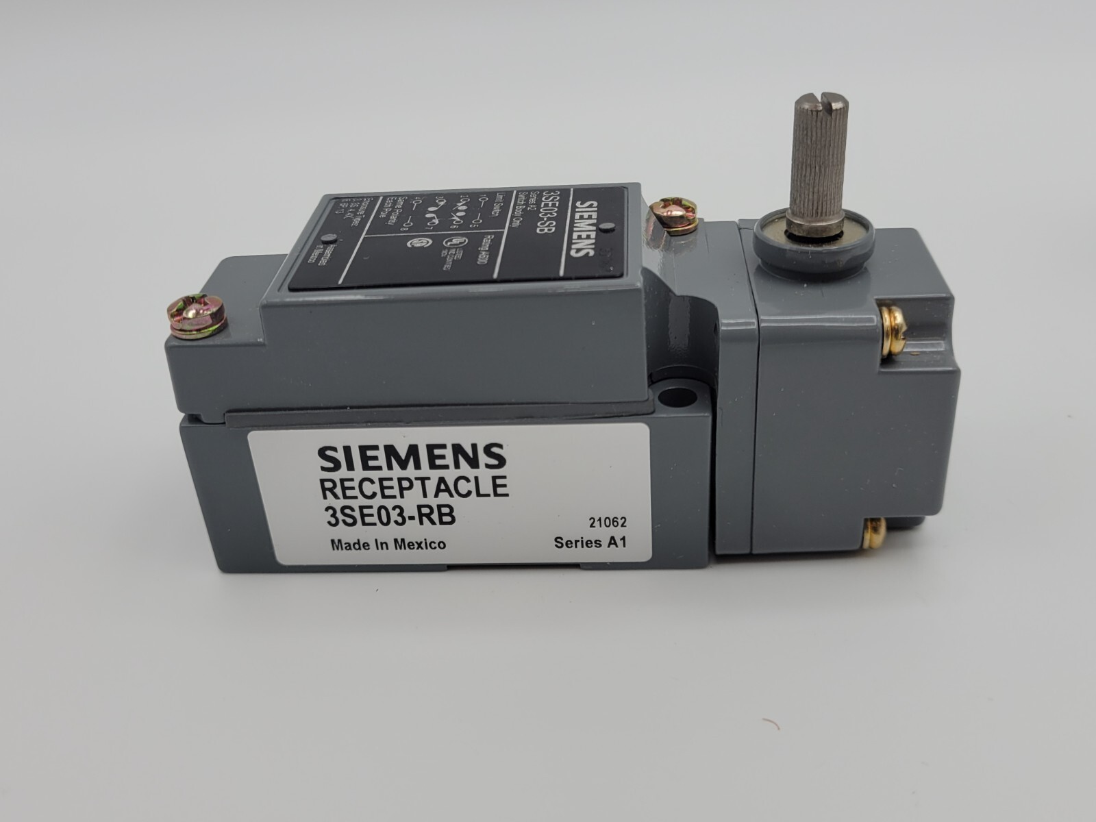 Siemens 3SE03-BR1 Limit Switch Side Rotary Plug-In Mount 2NO/2NC 6 Amp 120VAC