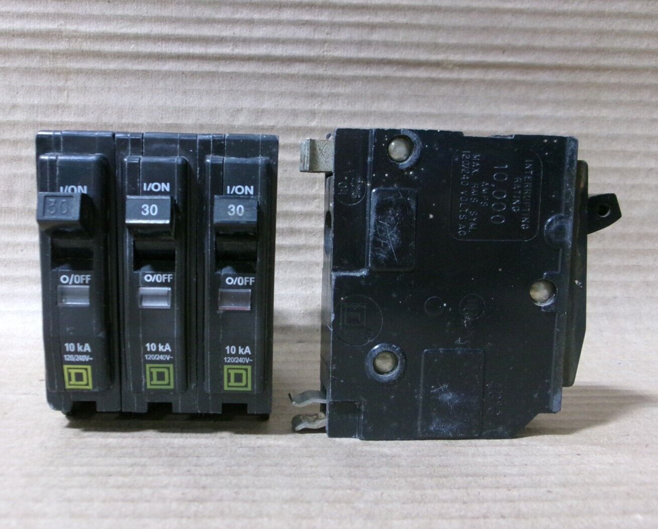 LOT OF 4 NEW Square D QO QO130 1 Pole 30 Amp 120V Yellow Circuit Breaker NTO AK