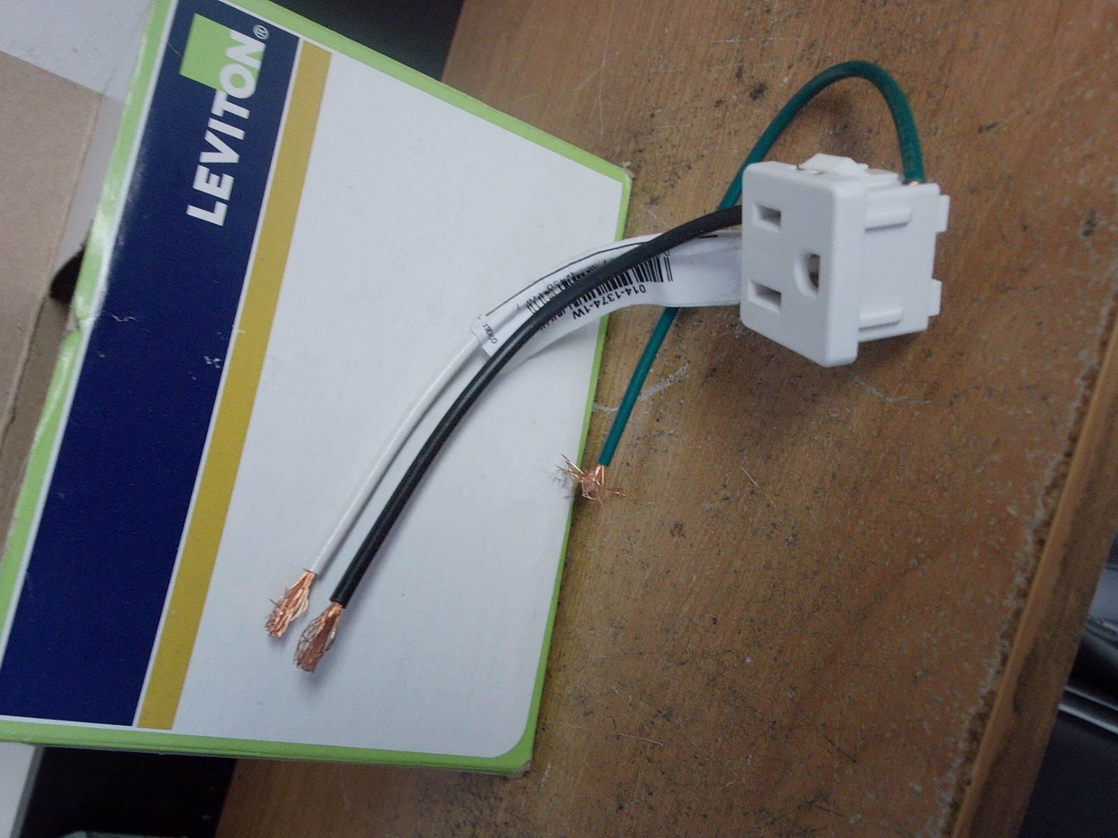 NEW in box LEVITON 014 1374-1W 10 PACK SNAP IN GROUNDING DEVICE WHITE