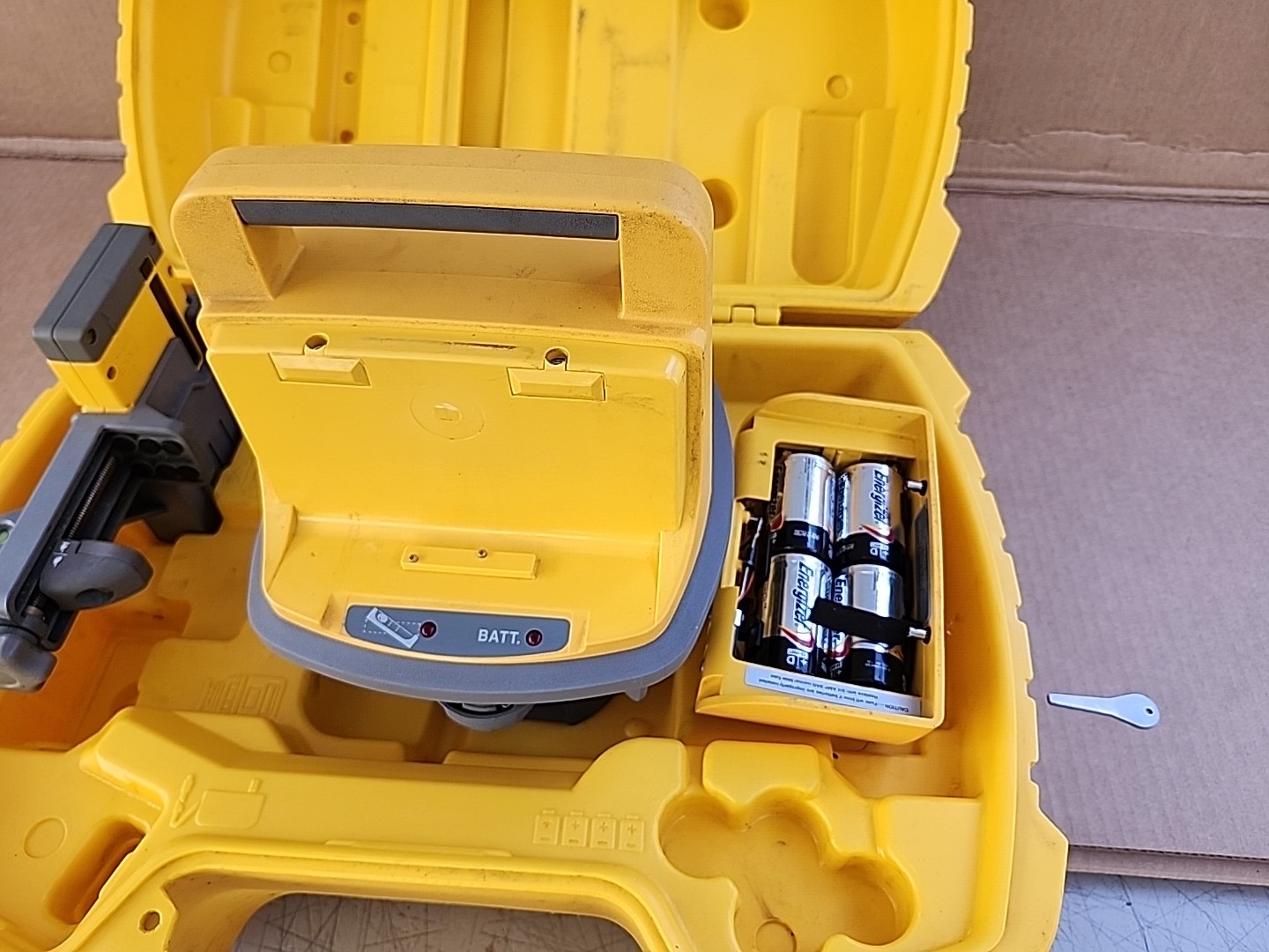 SPECTRA PRECISION LASER LEVEL LL500 W/ HR550 RECEIVER ( Free Shipping)