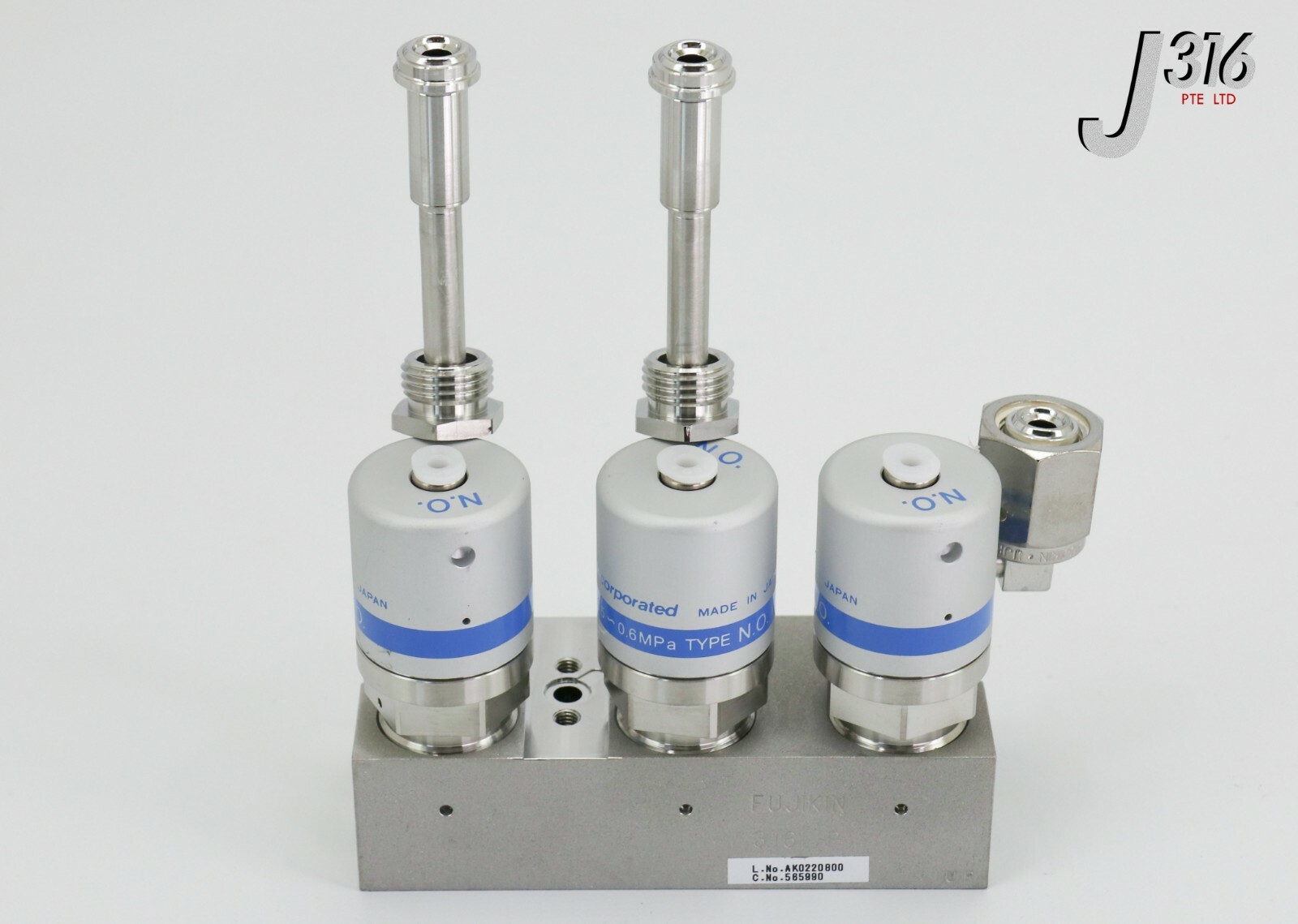 21306 FUJIKIN DIAPHRAGM BLOCK VALVES, TYPE N.O 0.5~0.6MPA 565990