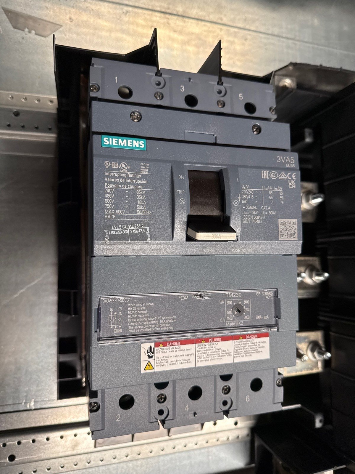 Siemens P3E80VE350ABS Panelboard P3 350A 480/277V 3PH 4W MCB Panel 350 Amp New