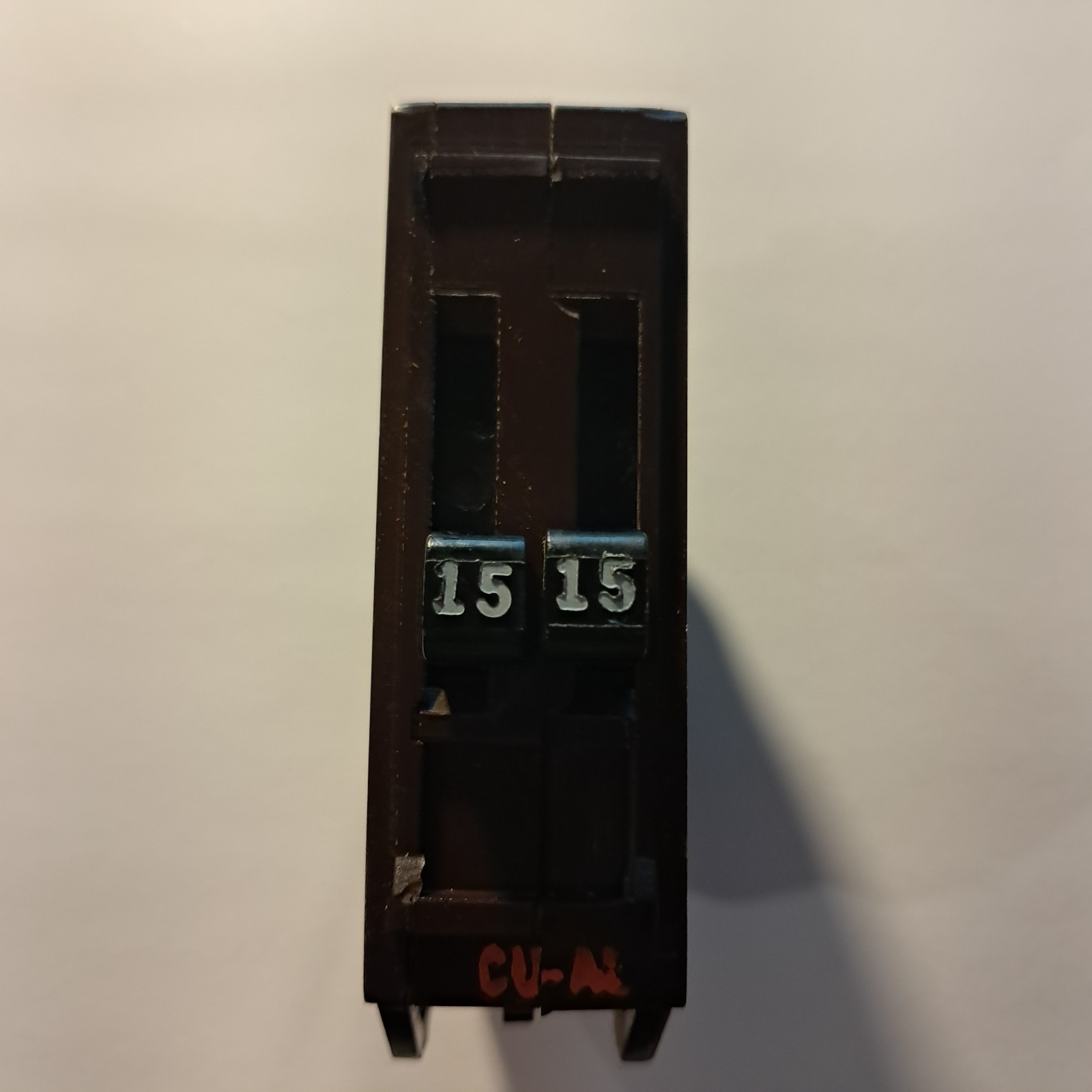WADSWORTH B1515 TWIN TANDEM CIRCUIT BREAKER 15/15 AMP METAL FOOT CLIPS