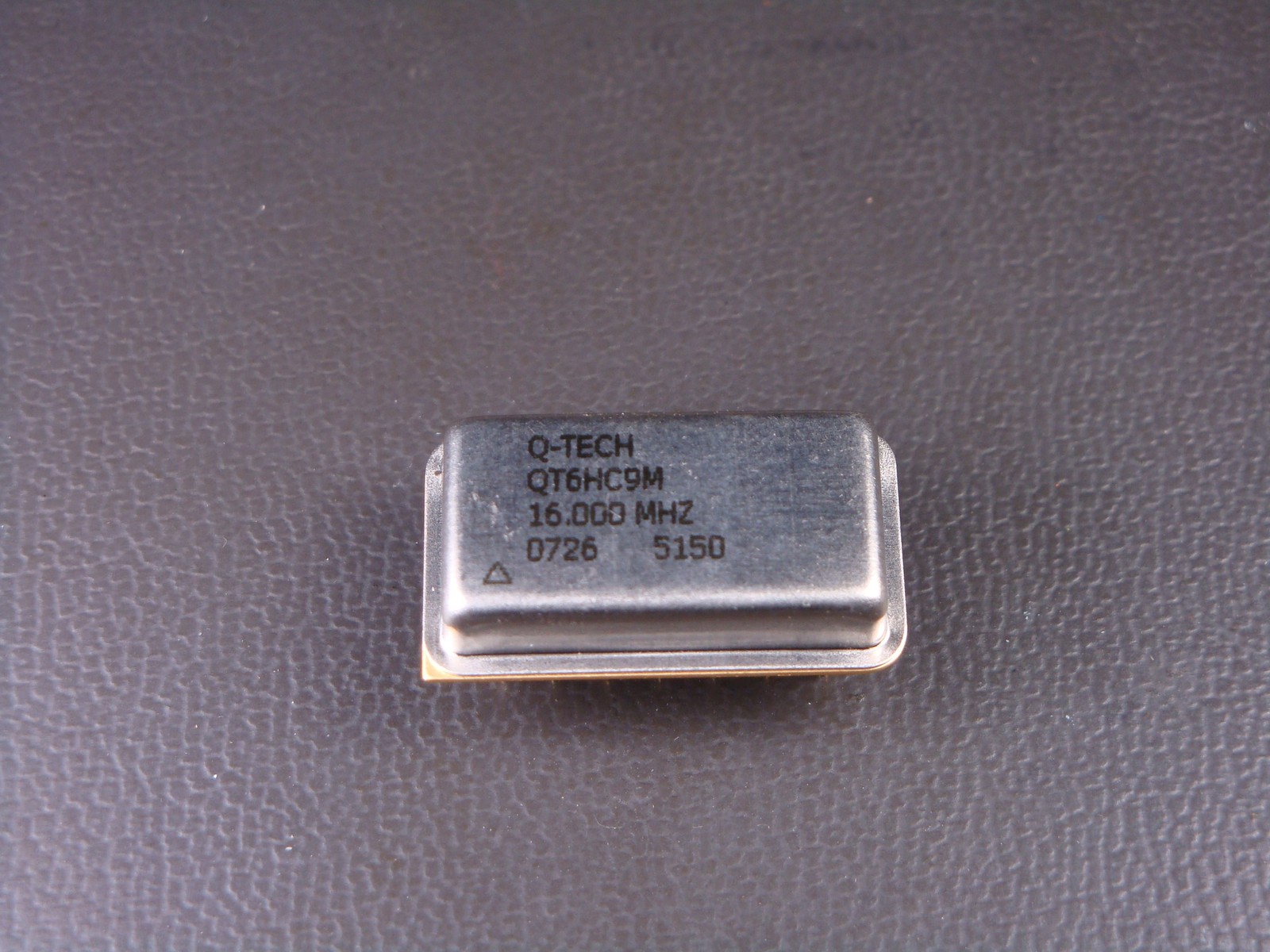 QT6HC9M-16MHZ Q-Tech Crystal Oscillator 16.000MHz NOS