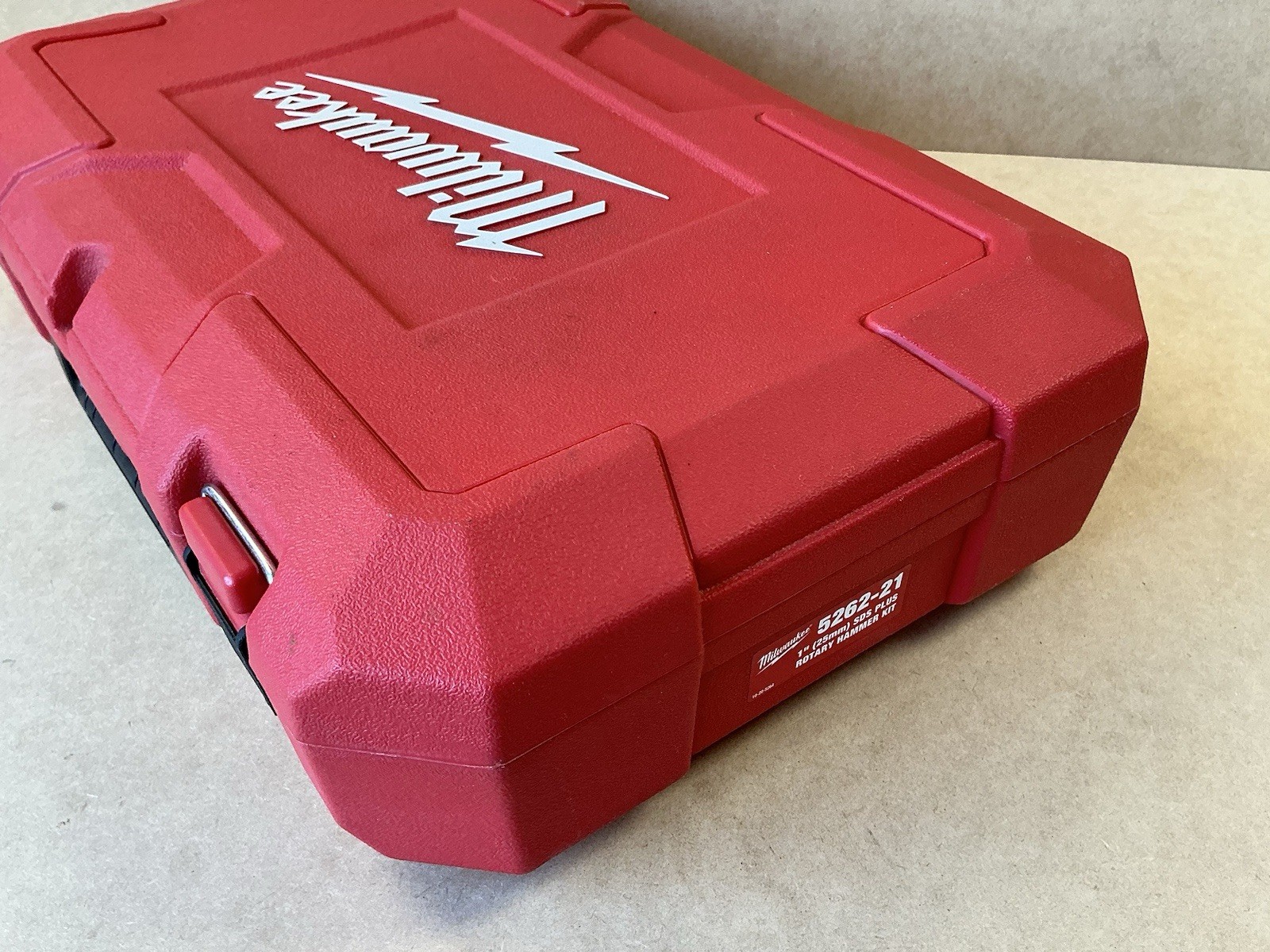 Milwaukee 5262-21 8-Amp Corded 1″ SDS D-Handle Rotary Hammer CASE ONLY!!