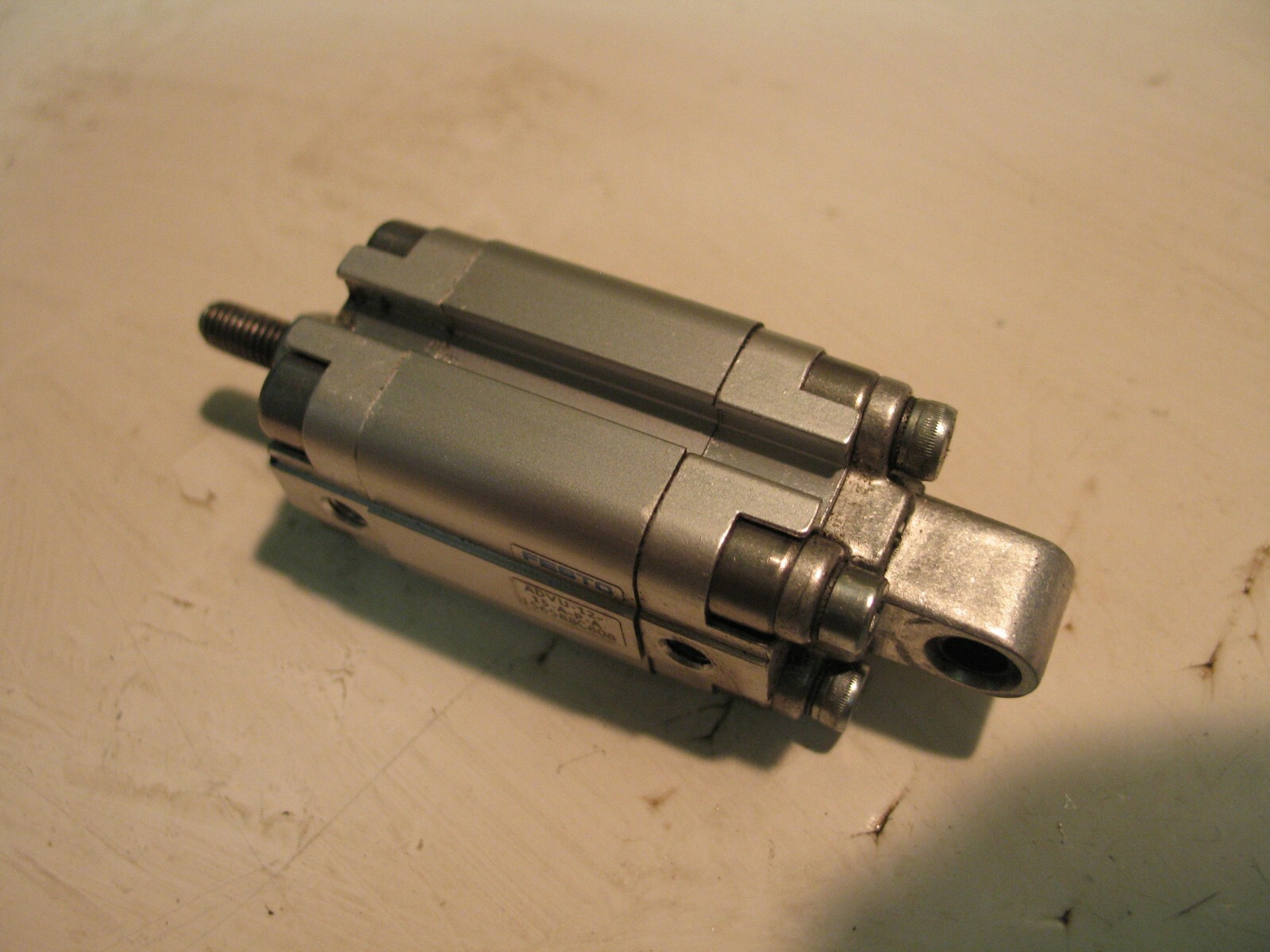 FESTO ADVU-12-15-A-P-A DA PNEUMATIC CYLINDER 12 BORE X 15 (.69″) MM STROKE P5875