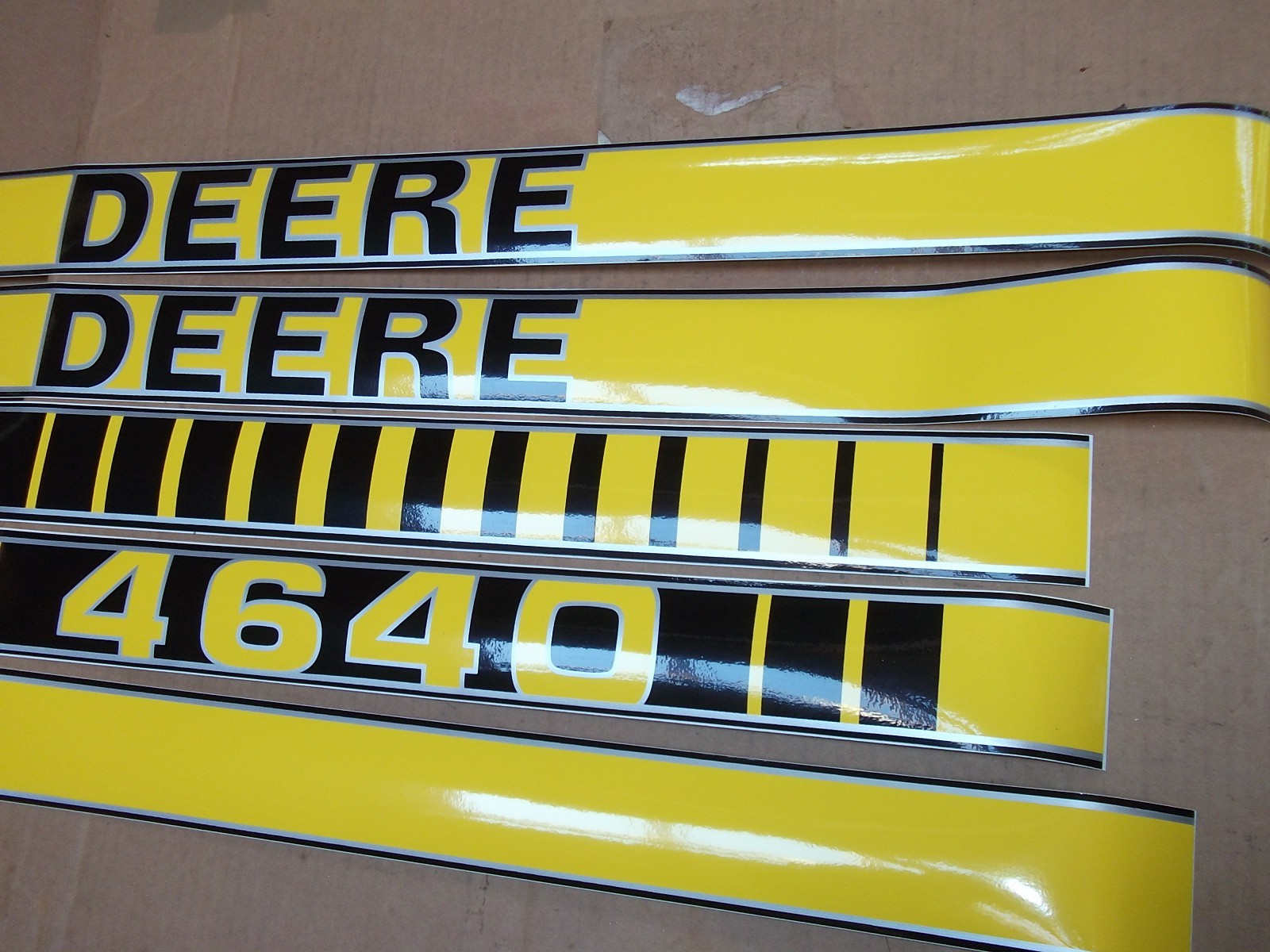 JOHN DEERE 4640 HOOD DECALS LATE MODELS. ALL DECALS ON HOOD. SEE DETAILS