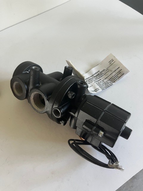 Norgren E1024B-P1 Poppet Solenoid Valve 3 Port 2 Position Normally Open NEW