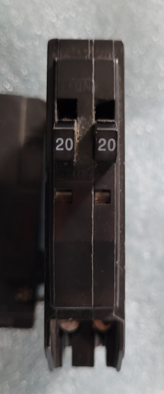 QO2020 – Square D – 20 Amp Tandem Circuit Breaker