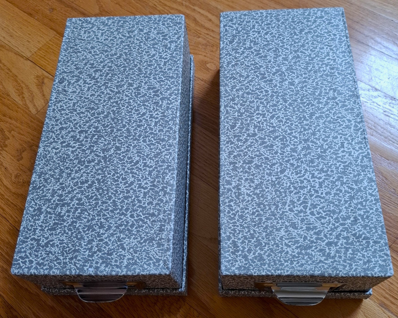 2 used Globe-Weis/Pendaflex Fiberboard Index Card Storage Box, 3″ x 5″ Card Size