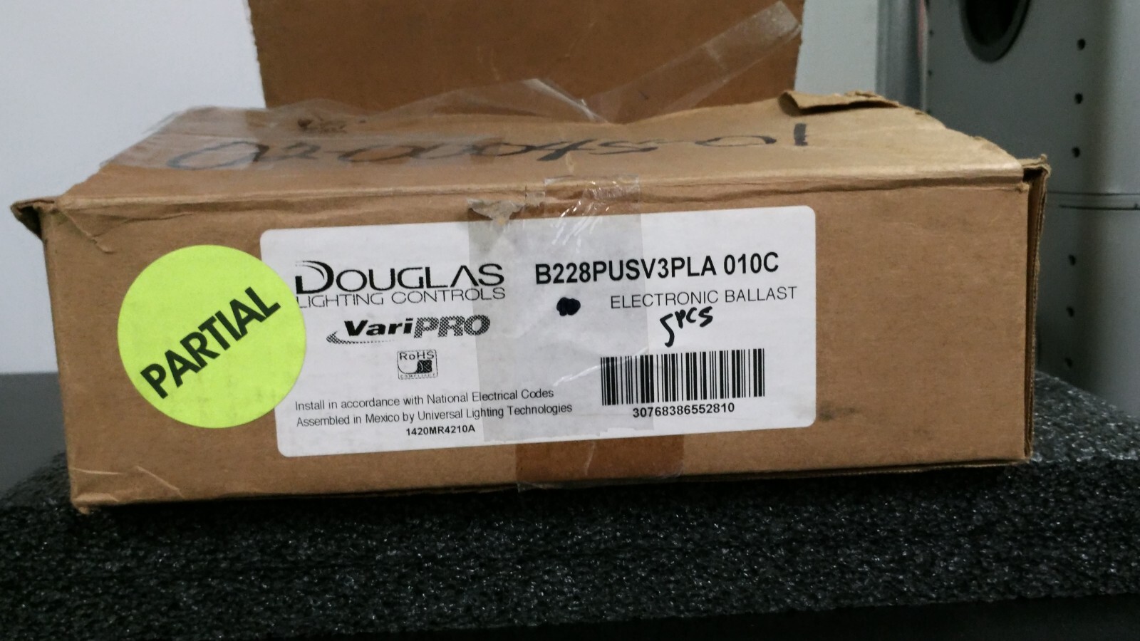 DOUGLAS Lighting Controls VariPRO B228PUSV3PLA Electronic Dimming Ballast 5pcs