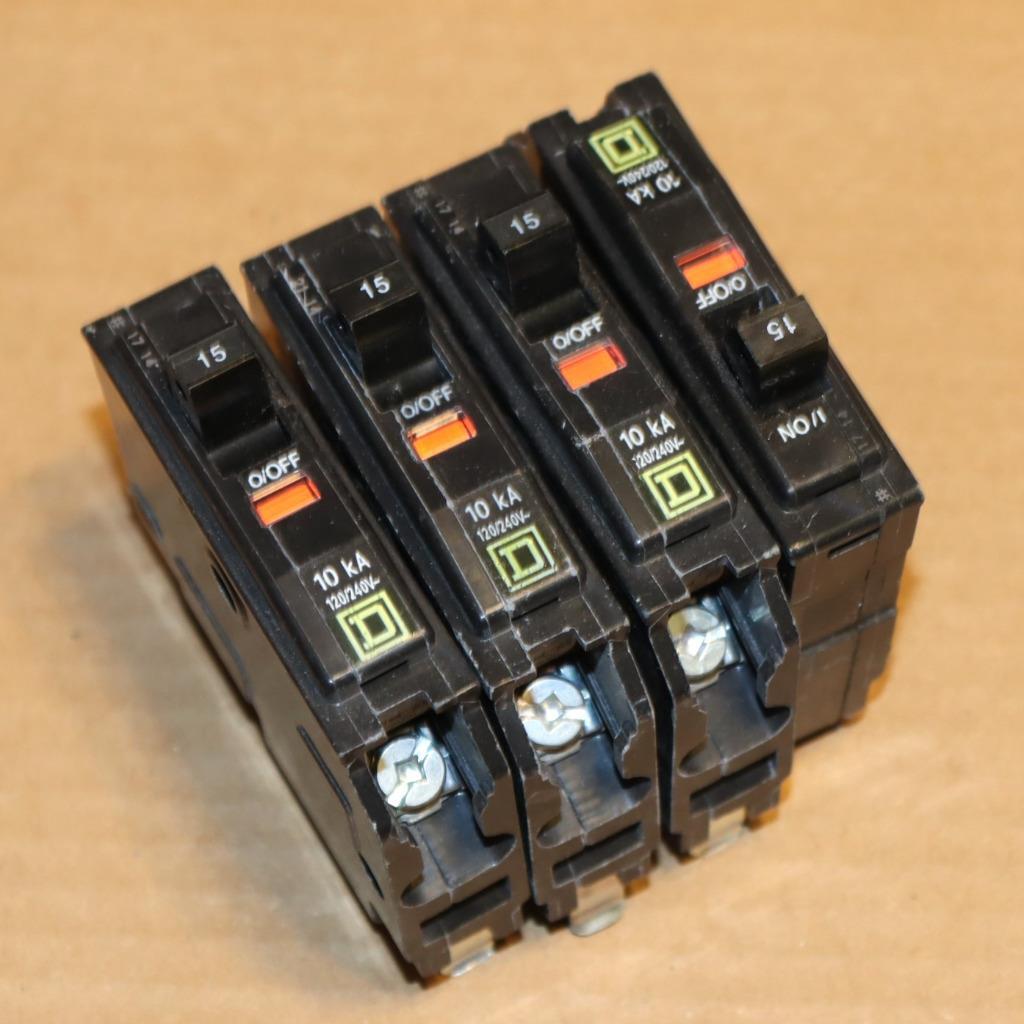 One Lot of 4 New No Box Square D QO115 1 Pole 15 Amp Plug In Breakers