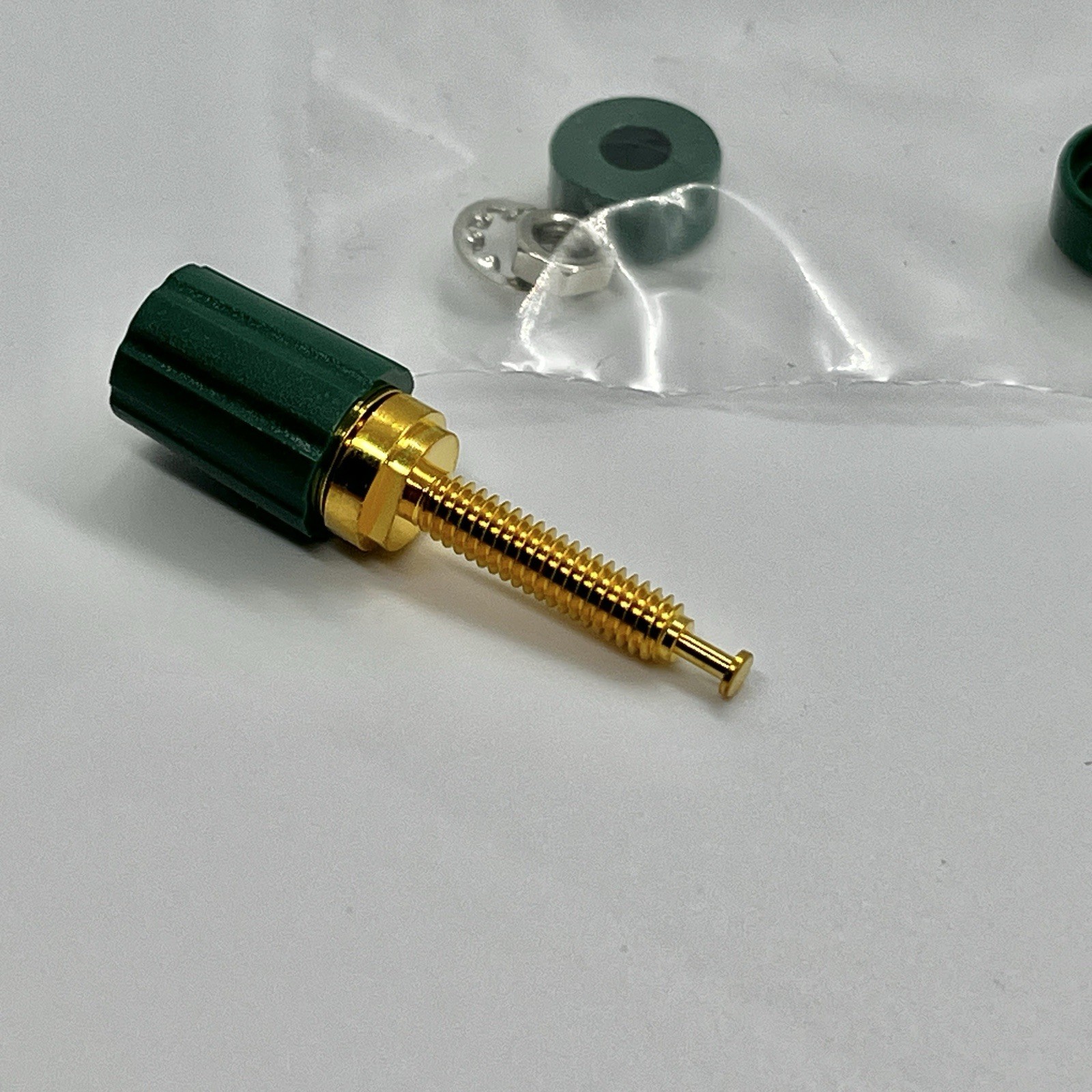 Pomona 3750-5 Gold Plated Binding Post, Accepts 4mm Banana Plug – Green, Knurled