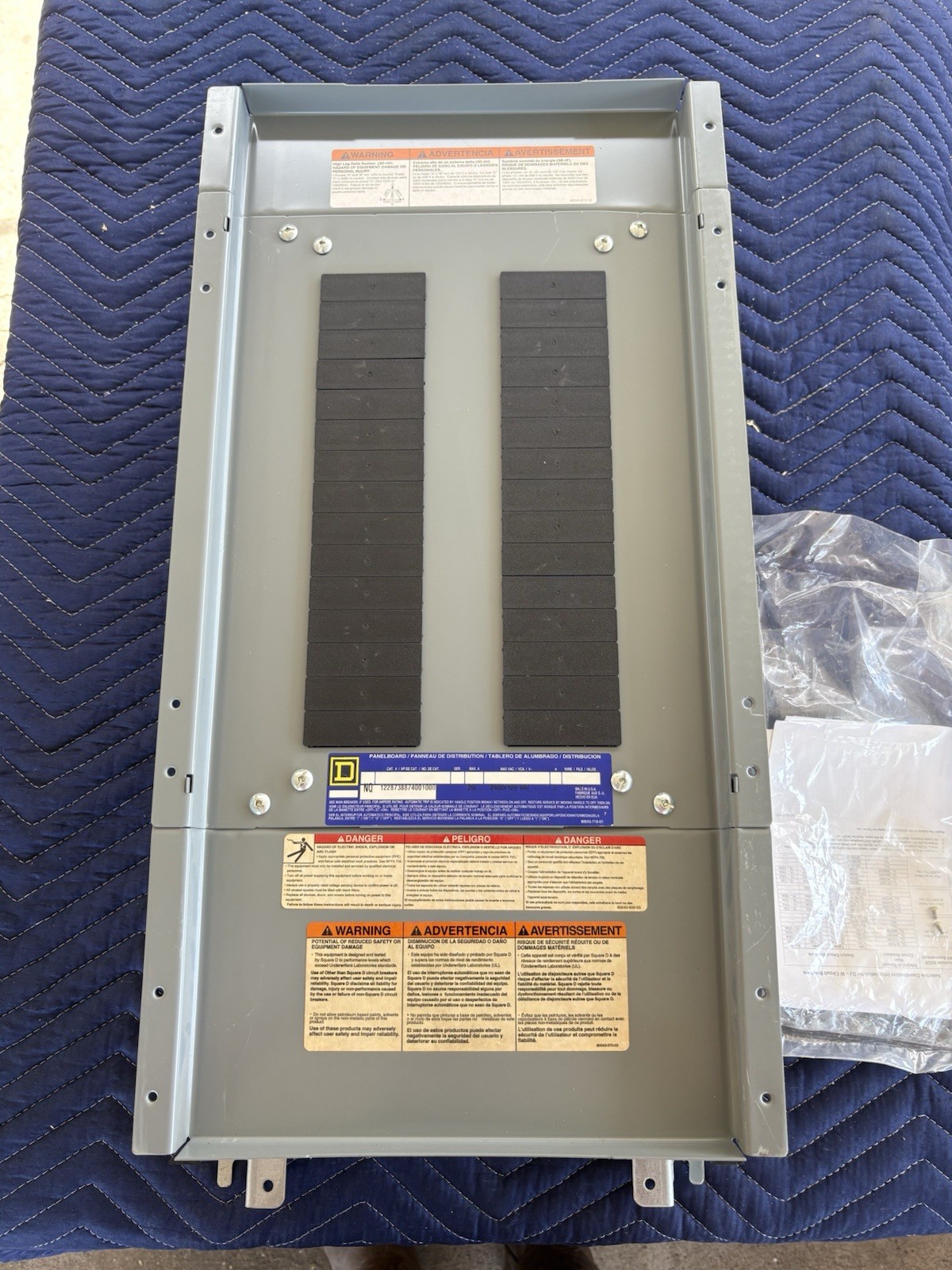 Square D Panel Board 240/120 VAC, 30 Ckt